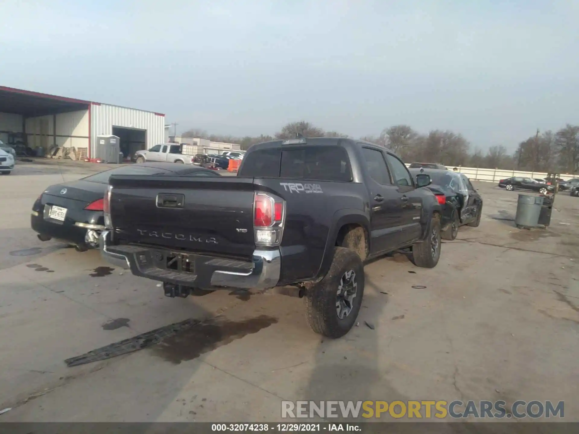 4 Photograph of a damaged car 3TMCZ5AN2MM401563 TOYOTA TACOMA 4WD 2021