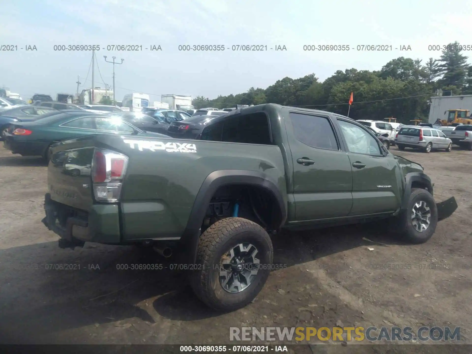 4 Photograph of a damaged car 3TMCZ5AN2MM418704 TOYOTA TACOMA 4WD 2021