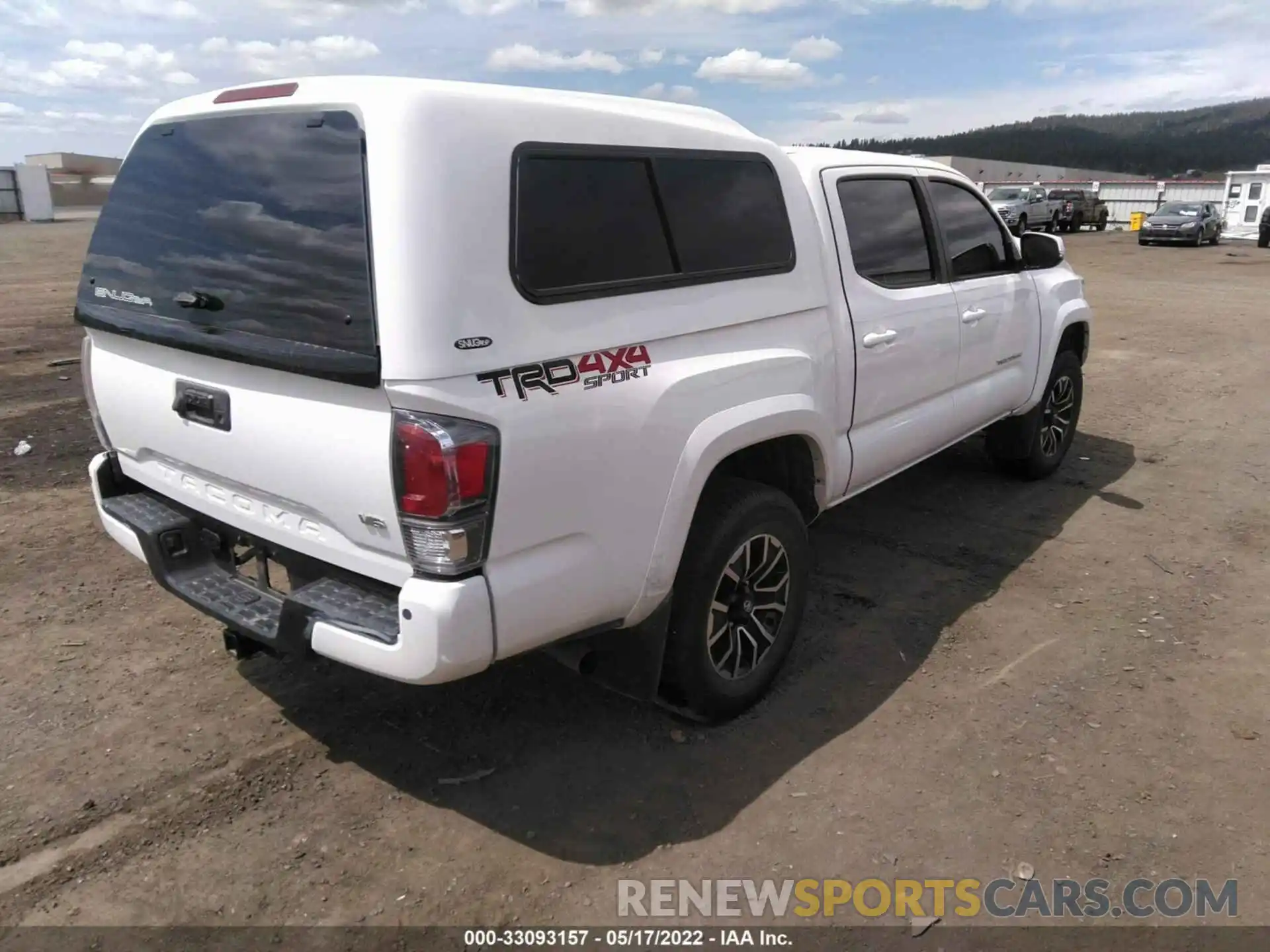 4 Photograph of a damaged car 3TMCZ5AN2MM425099 TOYOTA TACOMA 4WD 2021