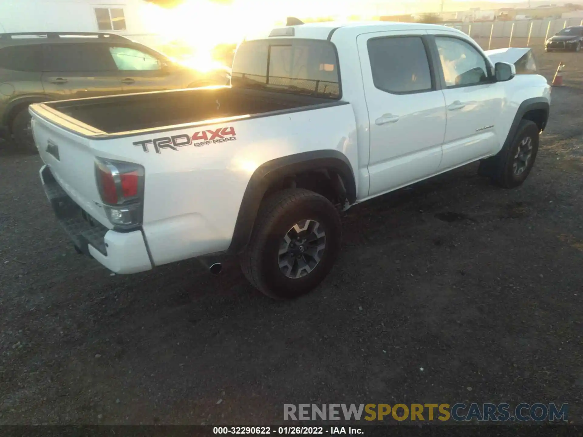 4 Фотография поврежденного автомобиля 3TMCZ5AN2MM431498 TOYOTA TACOMA 4WD 2021