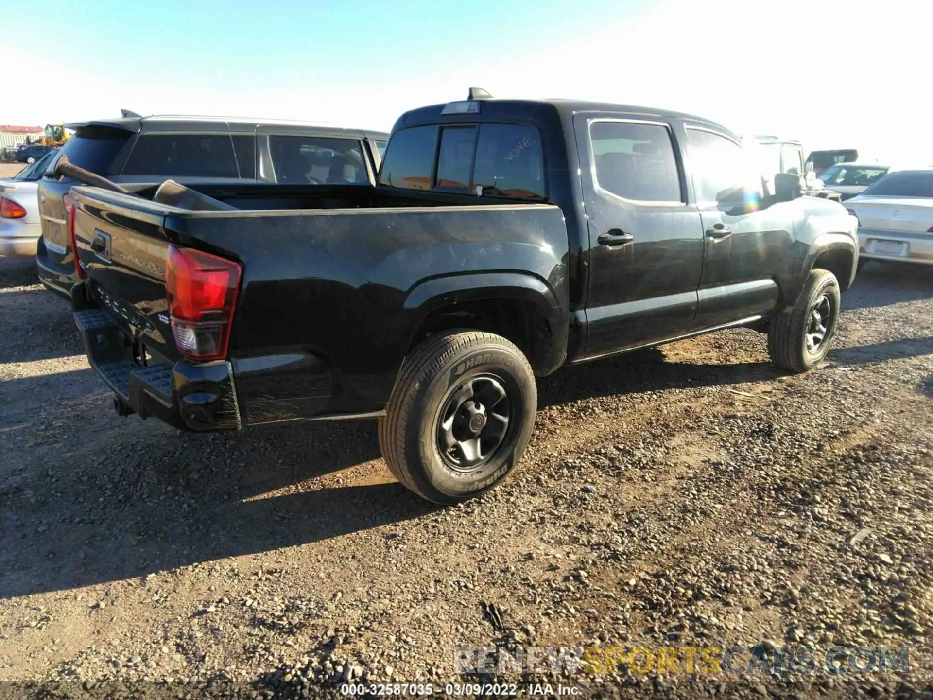 4 Photograph of a damaged car 3TMCZ5AN3MM381887 TOYOTA TACOMA 4WD 2021