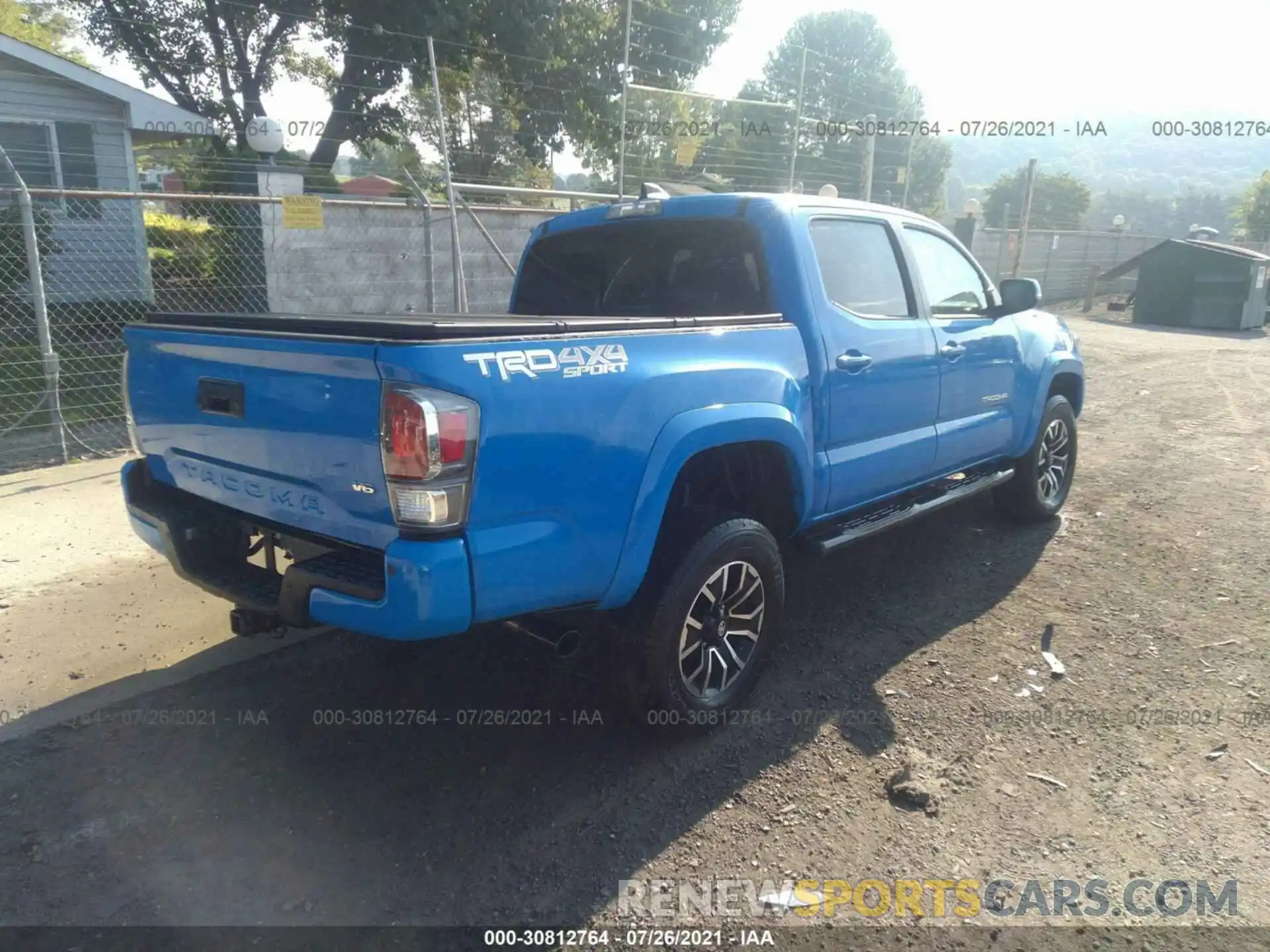 4 Photograph of a damaged car 3TMCZ5AN3MM388953 TOYOTA TACOMA 4WD 2021