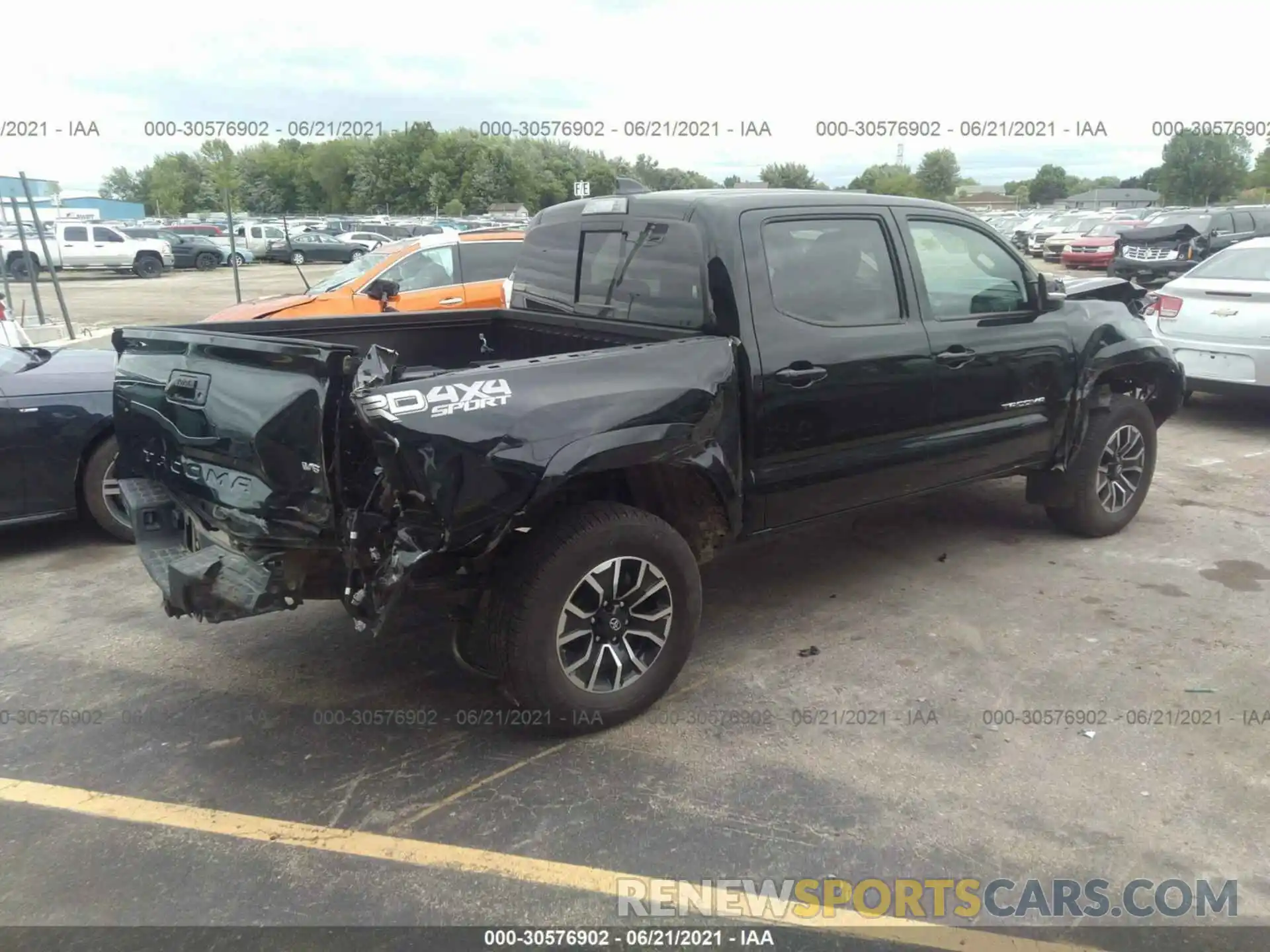 4 Photograph of a damaged car 3TMCZ5AN3MM389858 TOYOTA TACOMA 4WD 2021