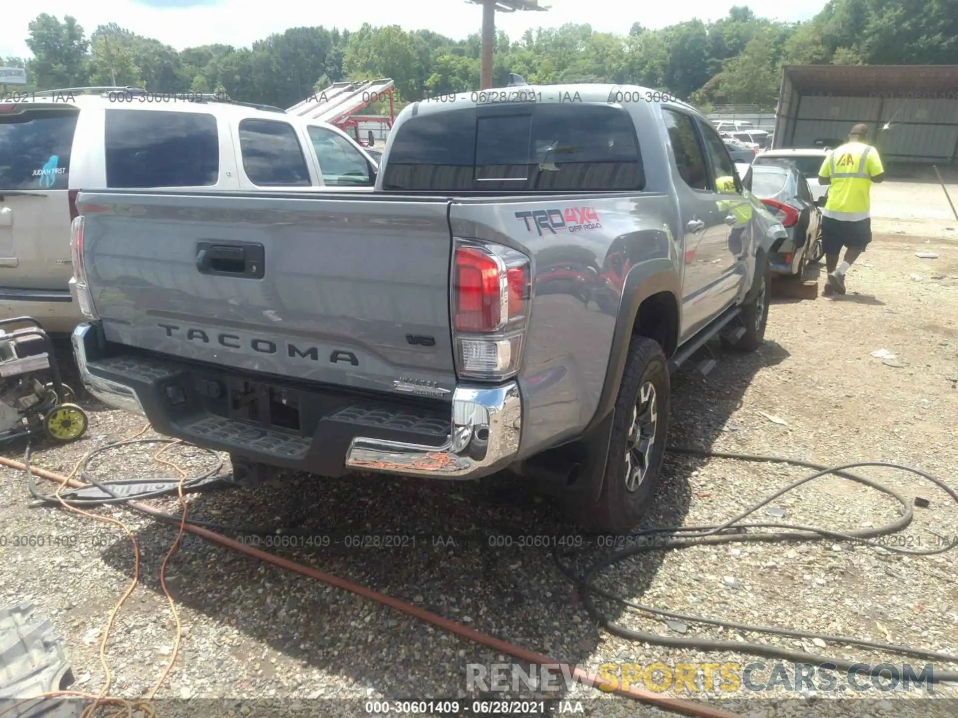 4 Photograph of a damaged car 3TMCZ5AN3MM405184 TOYOTA TACOMA 4WD 2021