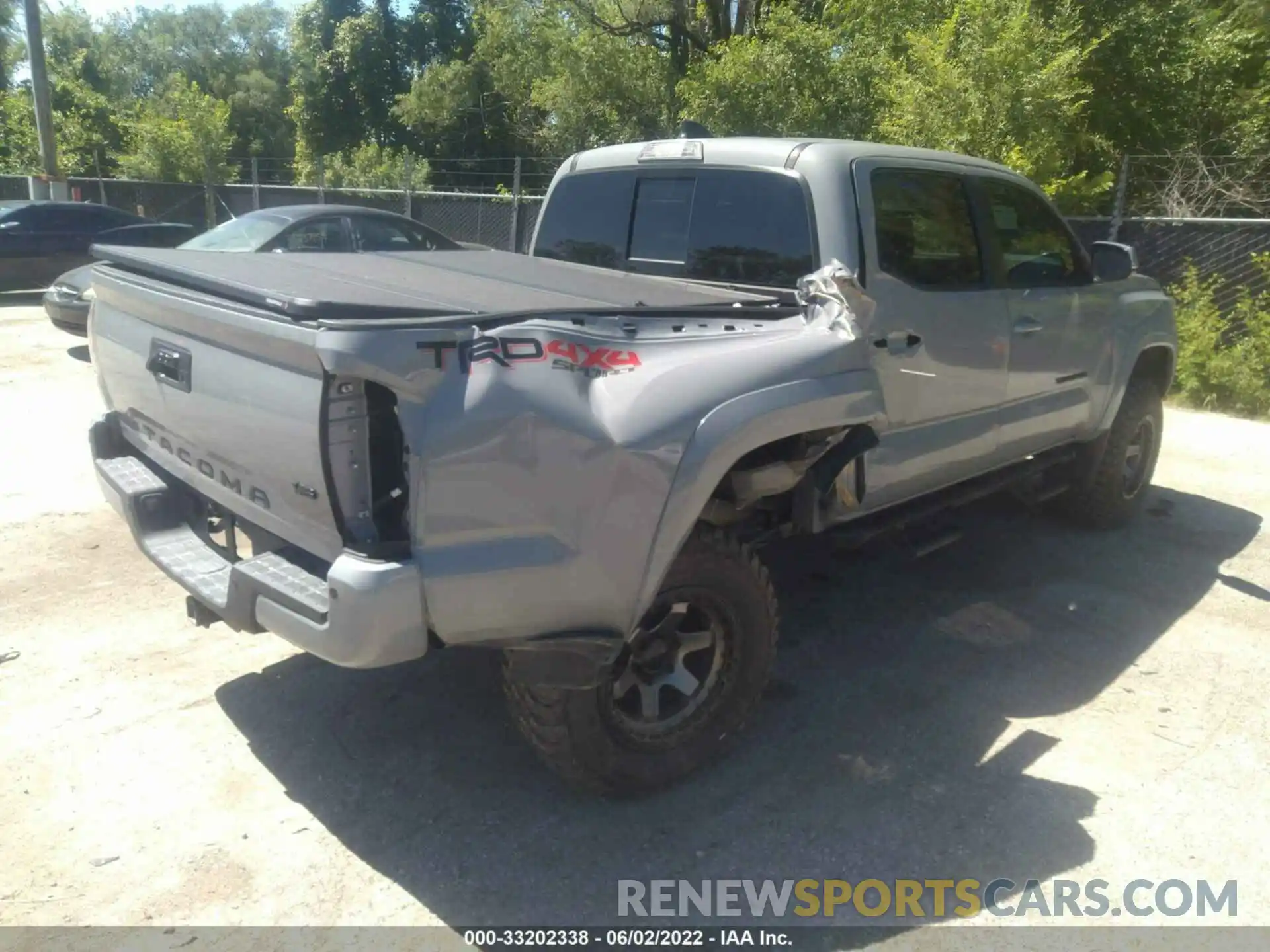 4 Photograph of a damaged car 3TMCZ5AN3MM417397 TOYOTA TACOMA 4WD 2021