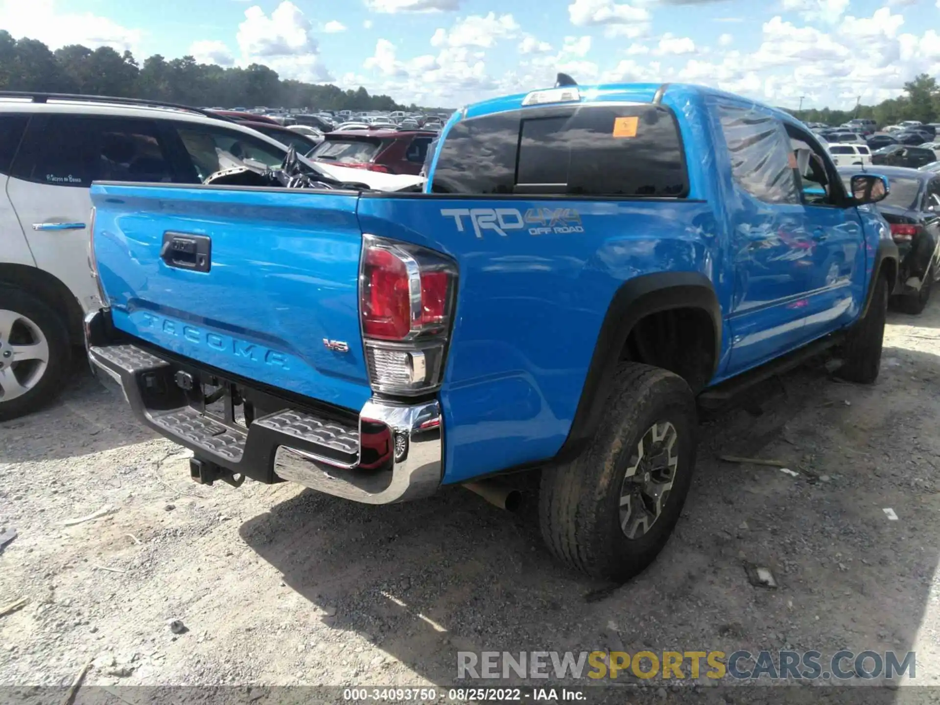 4 Photograph of a damaged car 3TMCZ5AN3MM417822 TOYOTA TACOMA 4WD 2021