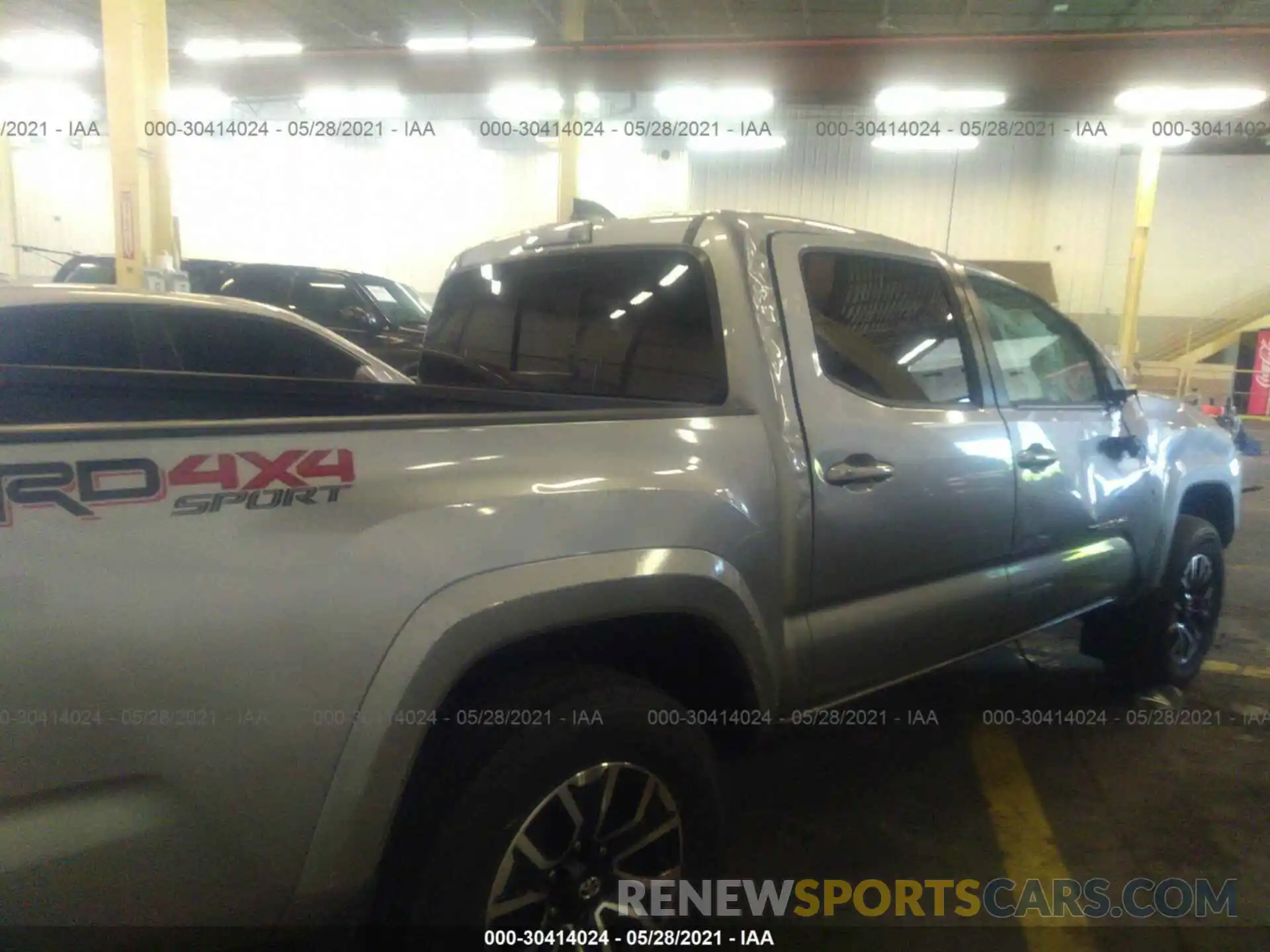 4 Фотография поврежденного автомобиля 3TMCZ5AN3MM420249 TOYOTA TACOMA 4WD 2021