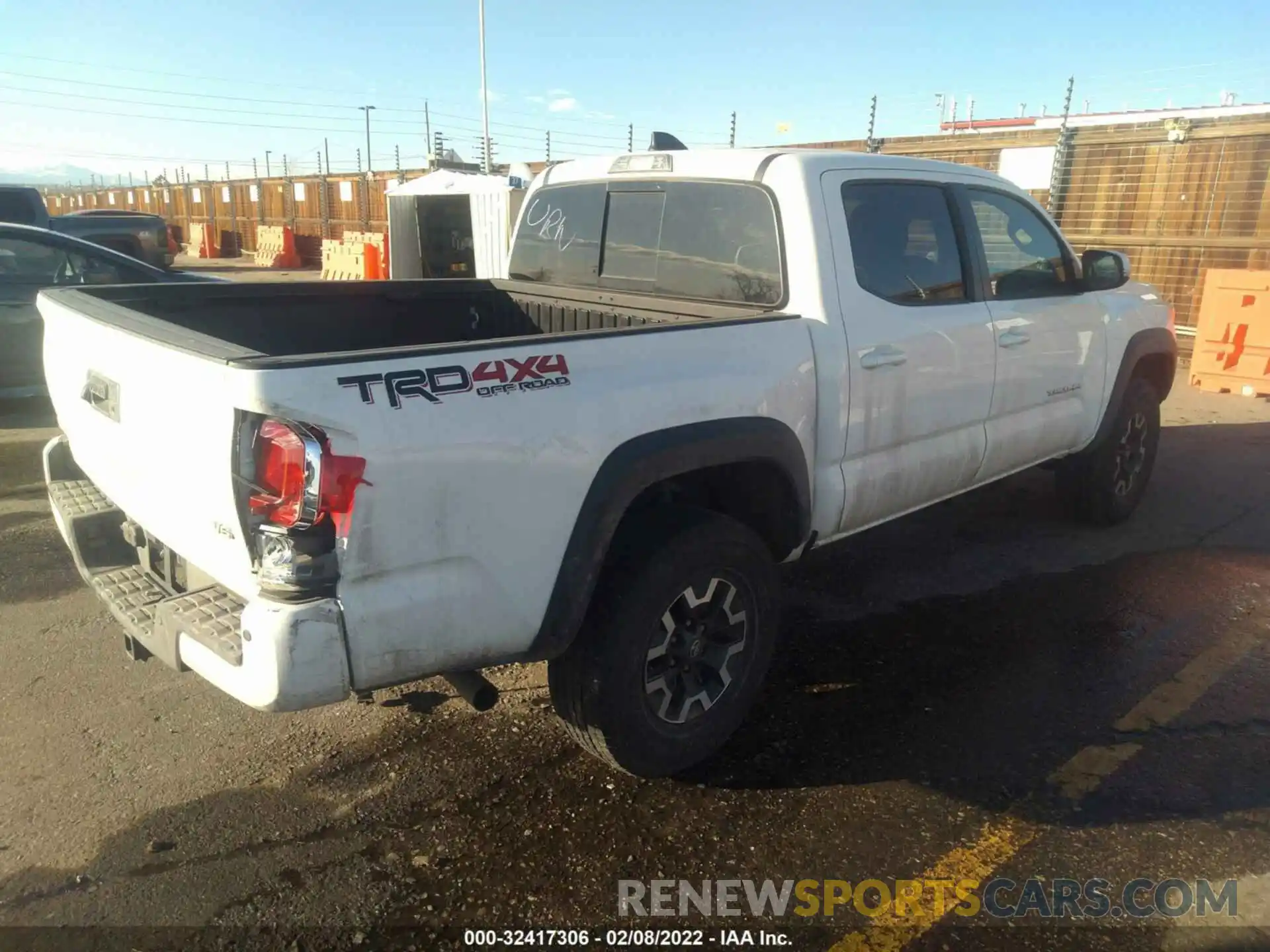 4 Photograph of a damaged car 3TMCZ5AN3MM420333 TOYOTA TACOMA 4WD 2021