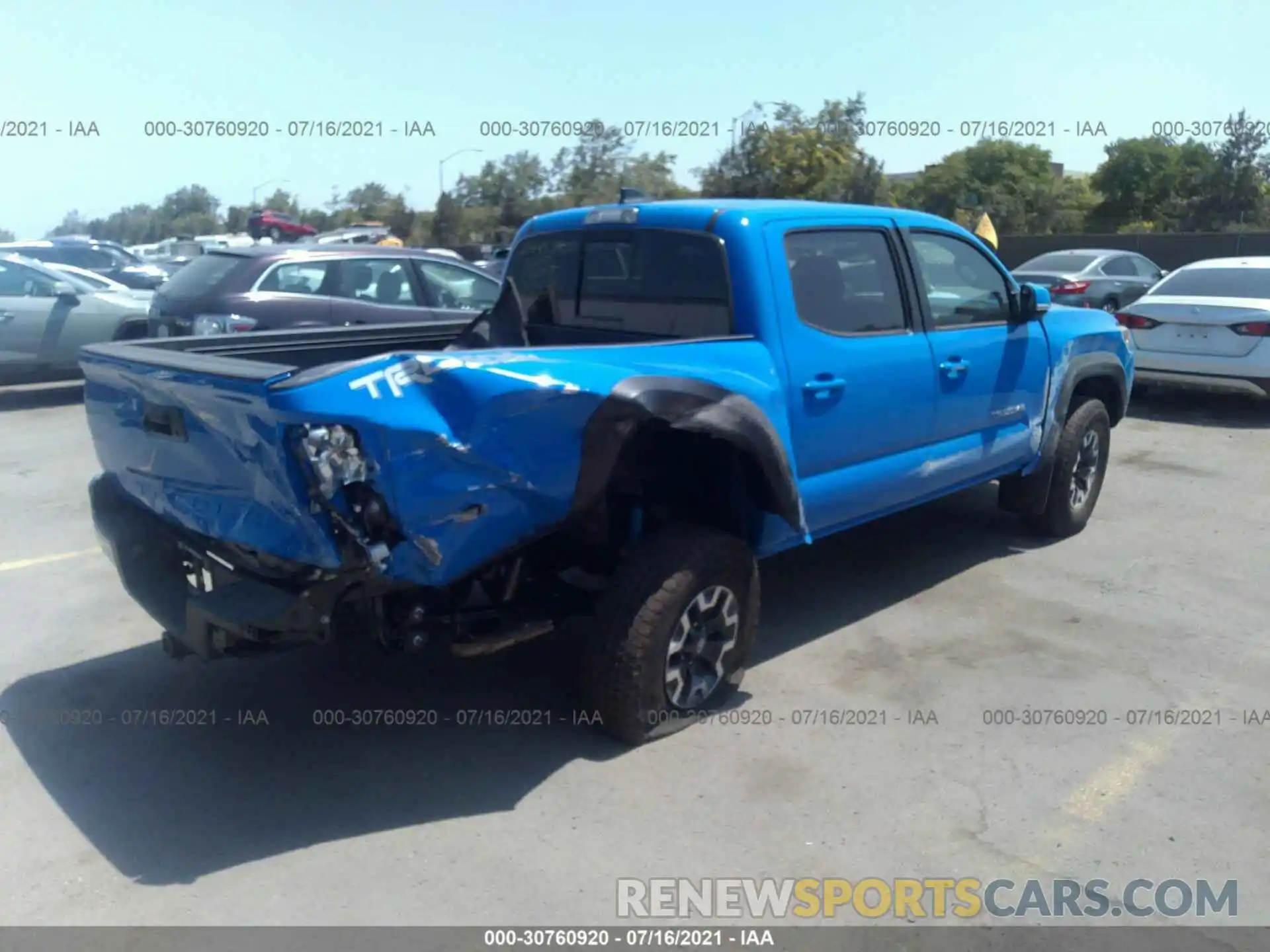 4 Photograph of a damaged car 3TMCZ5AN3MM427962 TOYOTA TACOMA 4WD 2021