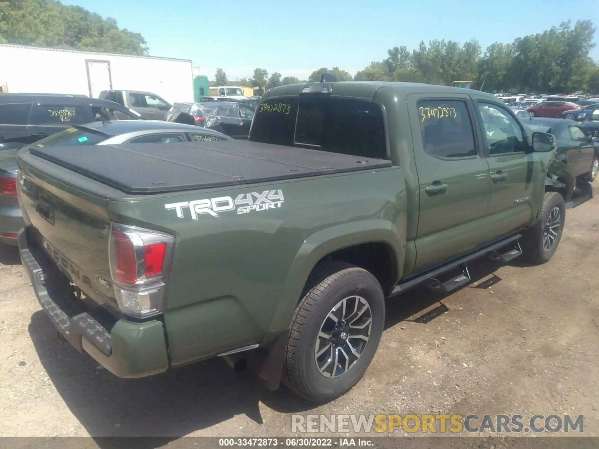 4 Photograph of a damaged car 3TMCZ5AN3MM450531 TOYOTA TACOMA 4WD 2021