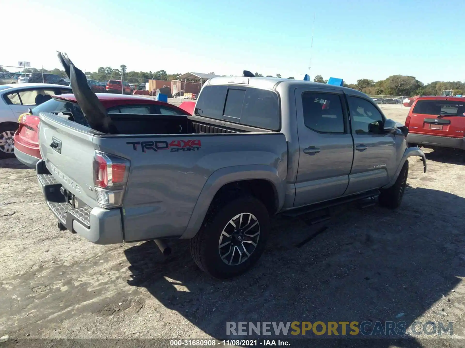 4 Photograph of a damaged car 3TMCZ5AN4MM371837 TOYOTA TACOMA 4WD 2021