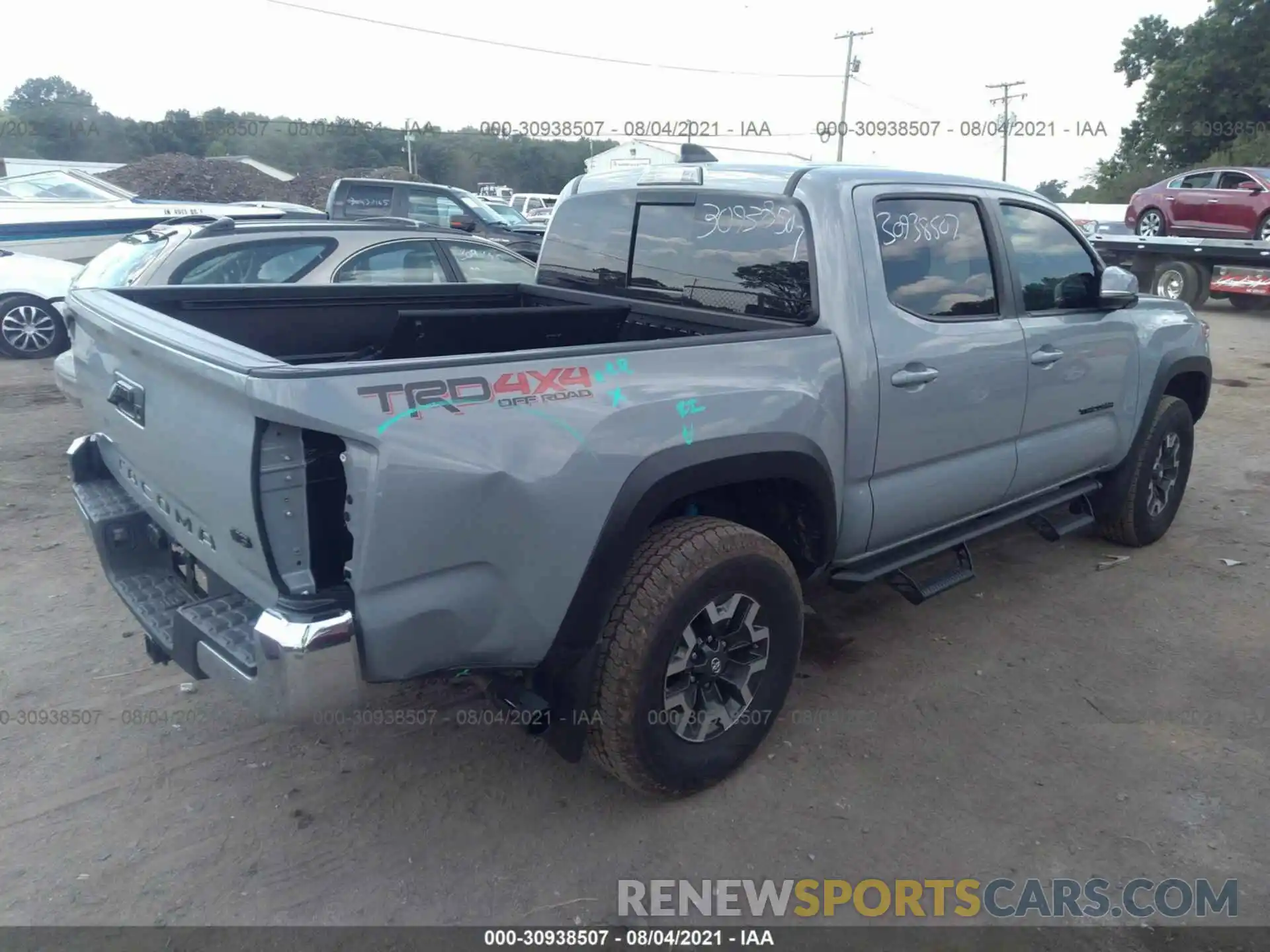 4 Photograph of a damaged car 3TMCZ5AN4MM382580 TOYOTA TACOMA 4WD 2021