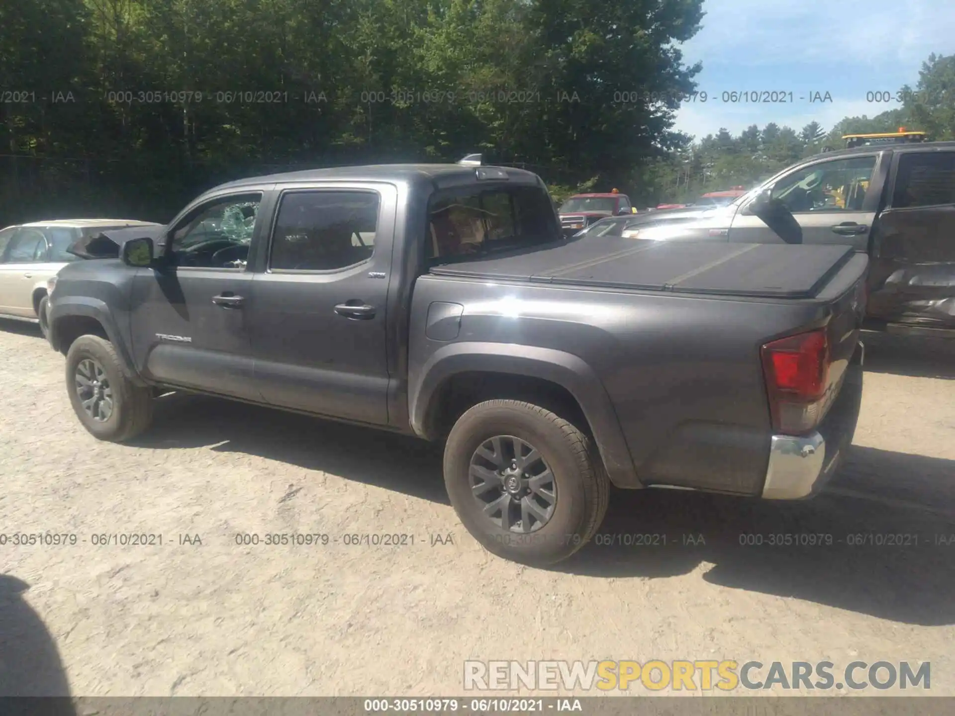 3 Photograph of a damaged car 3TMCZ5AN4MM385463 TOYOTA TACOMA 4WD 2021