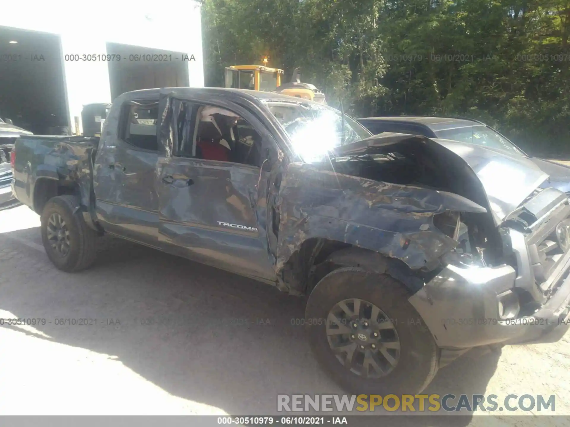 6 Photograph of a damaged car 3TMCZ5AN4MM385463 TOYOTA TACOMA 4WD 2021