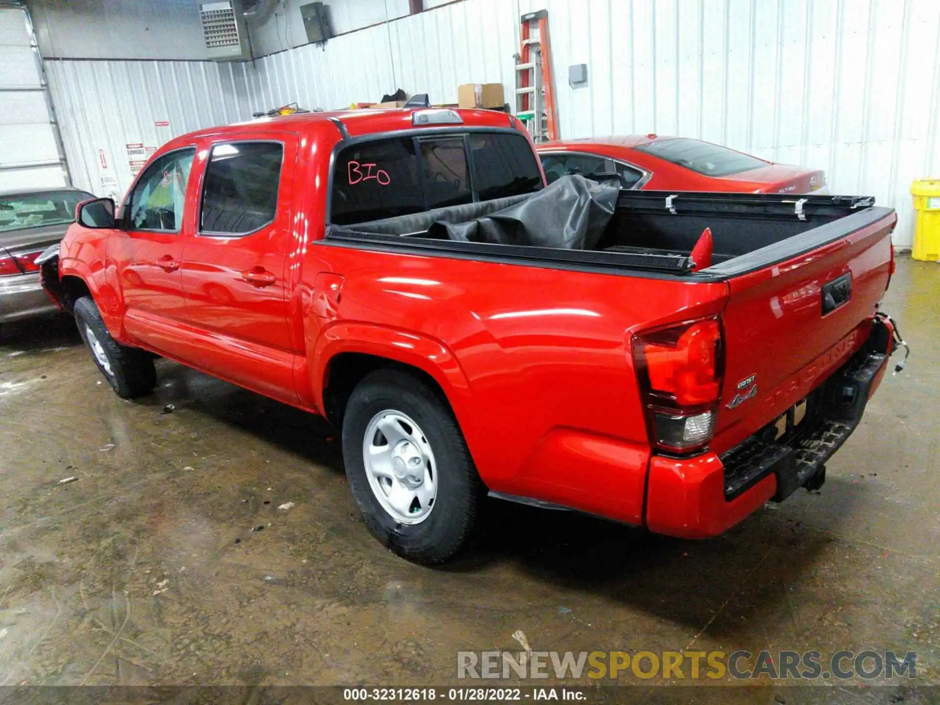 3 Photograph of a damaged car 3TMCZ5AN4MM386399 TOYOTA TACOMA 4WD 2021