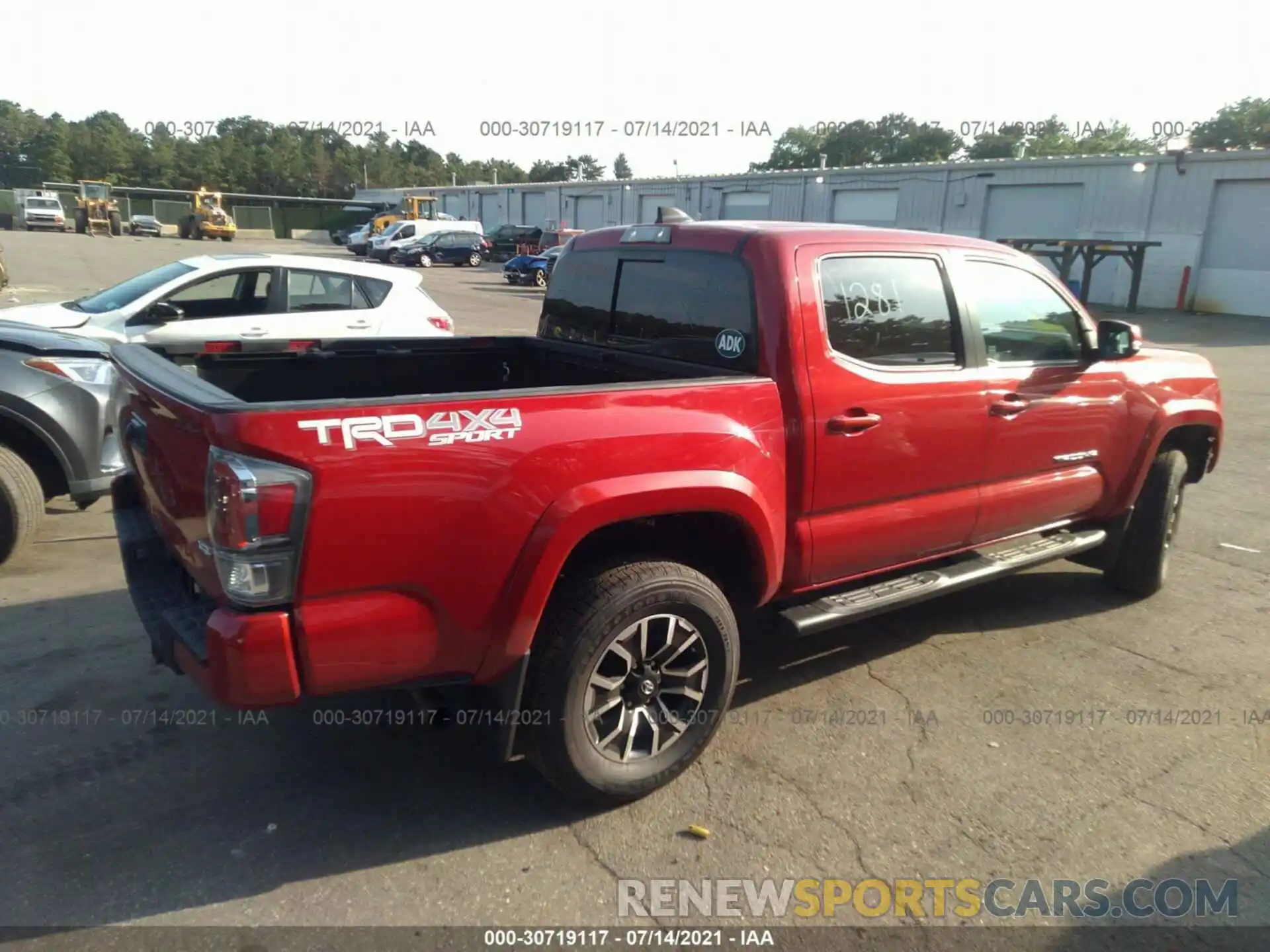 4 Photograph of a damaged car 3TMCZ5AN4MM386497 TOYOTA TACOMA 4WD 2021