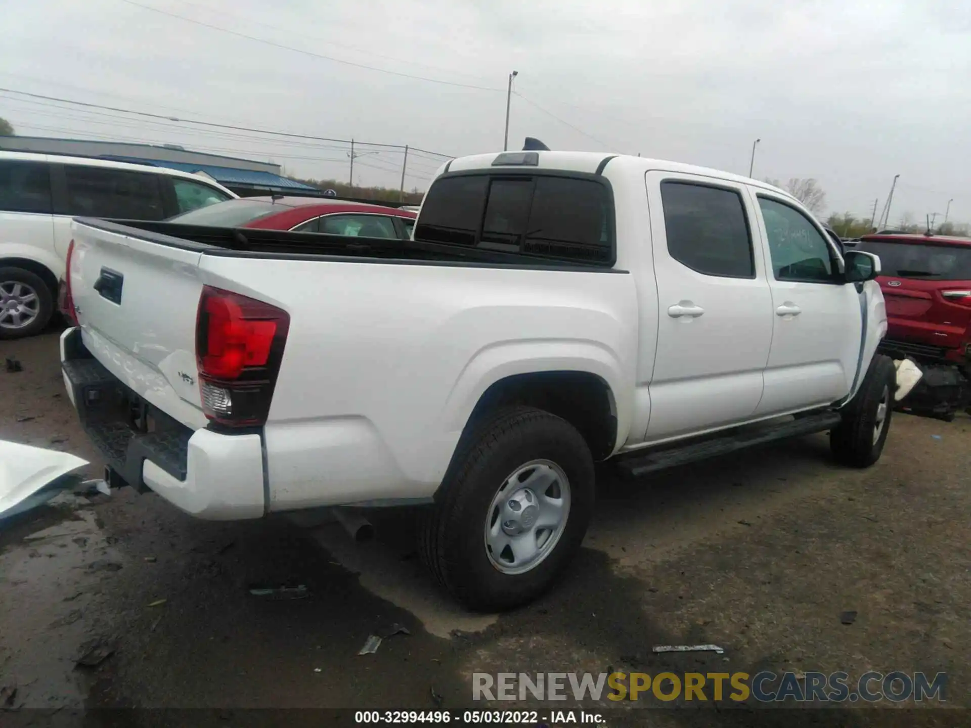 4 Photograph of a damaged car 3TMCZ5AN4MM388928 TOYOTA TACOMA 4WD 2021