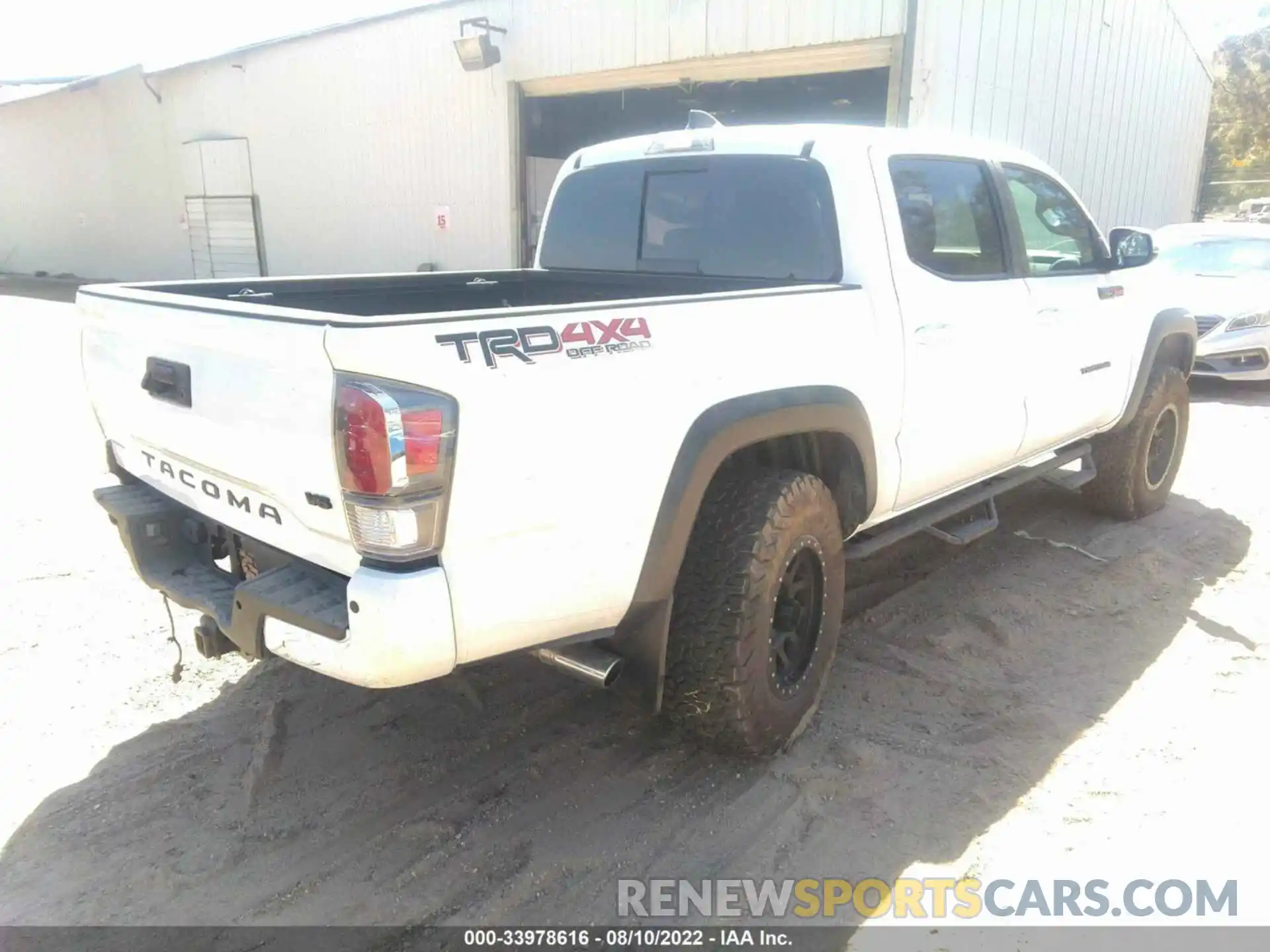 4 Photograph of a damaged car 3TMCZ5AN4MM391263 TOYOTA TACOMA 4WD 2021