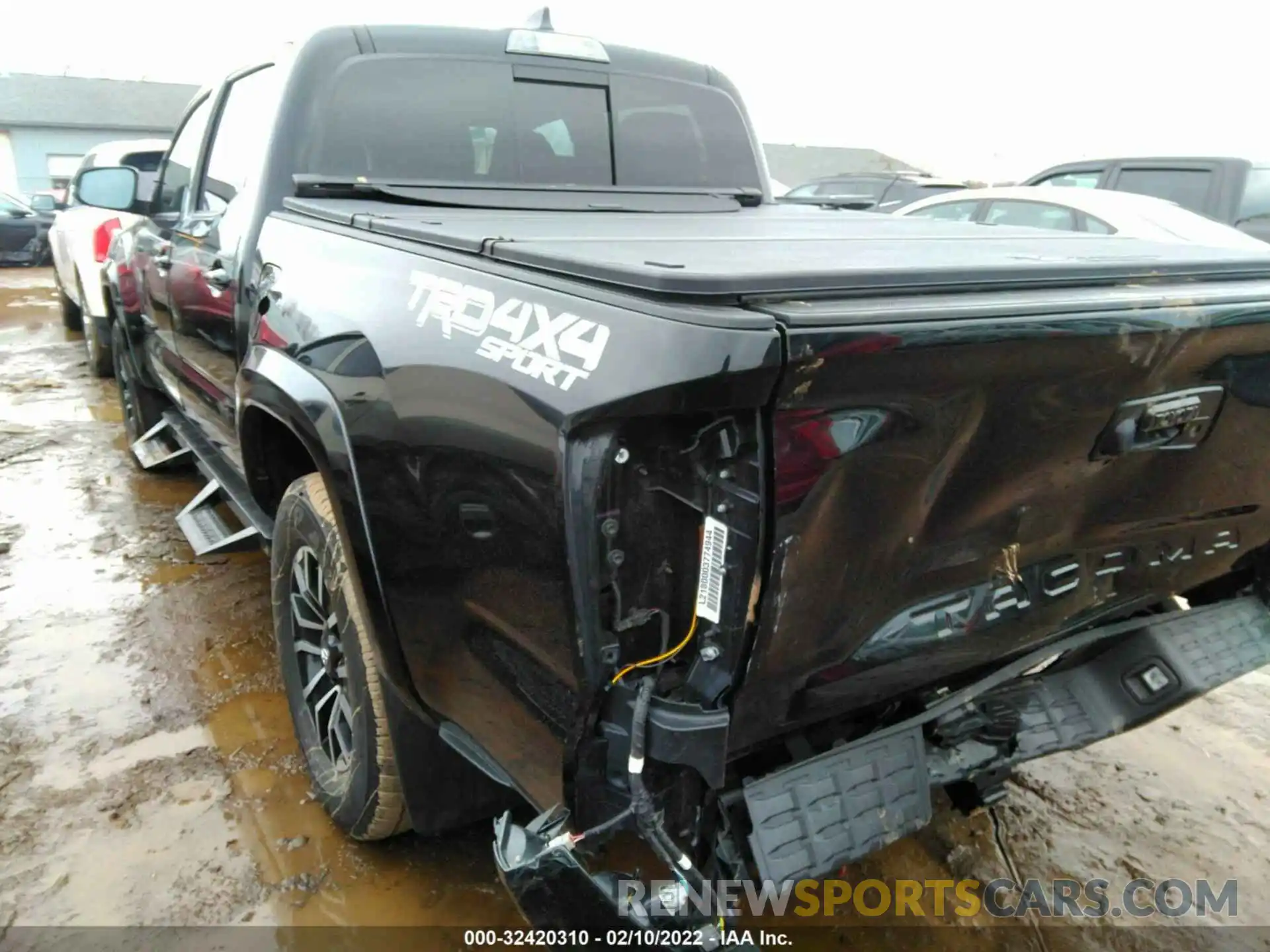 3 Photograph of a damaged car 3TMCZ5AN4MM392946 TOYOTA TACOMA 4WD 2021