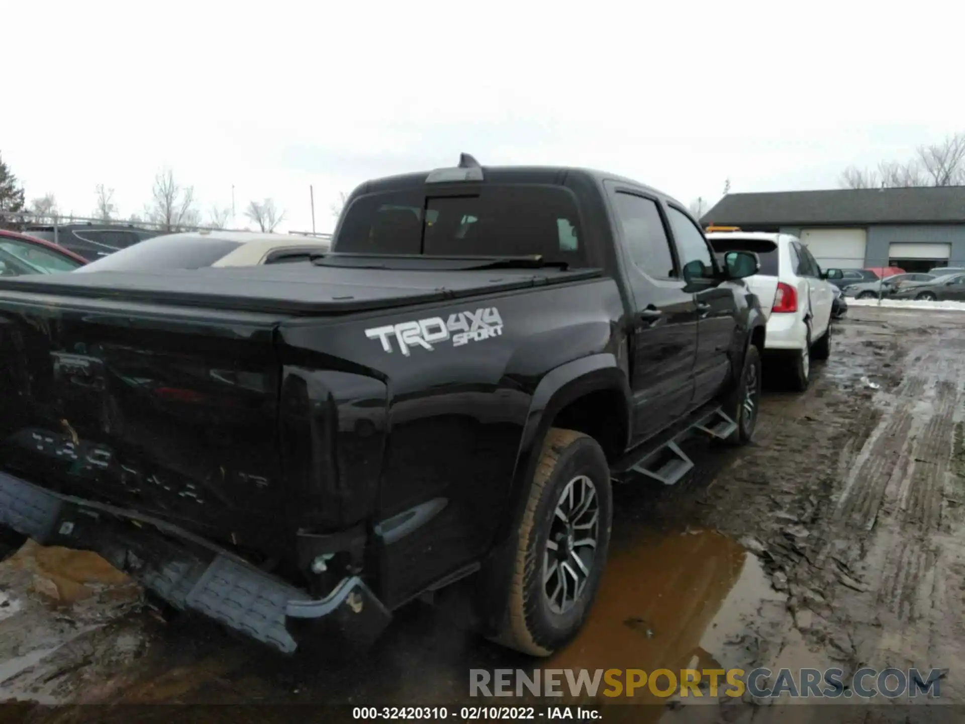 4 Photograph of a damaged car 3TMCZ5AN4MM392946 TOYOTA TACOMA 4WD 2021