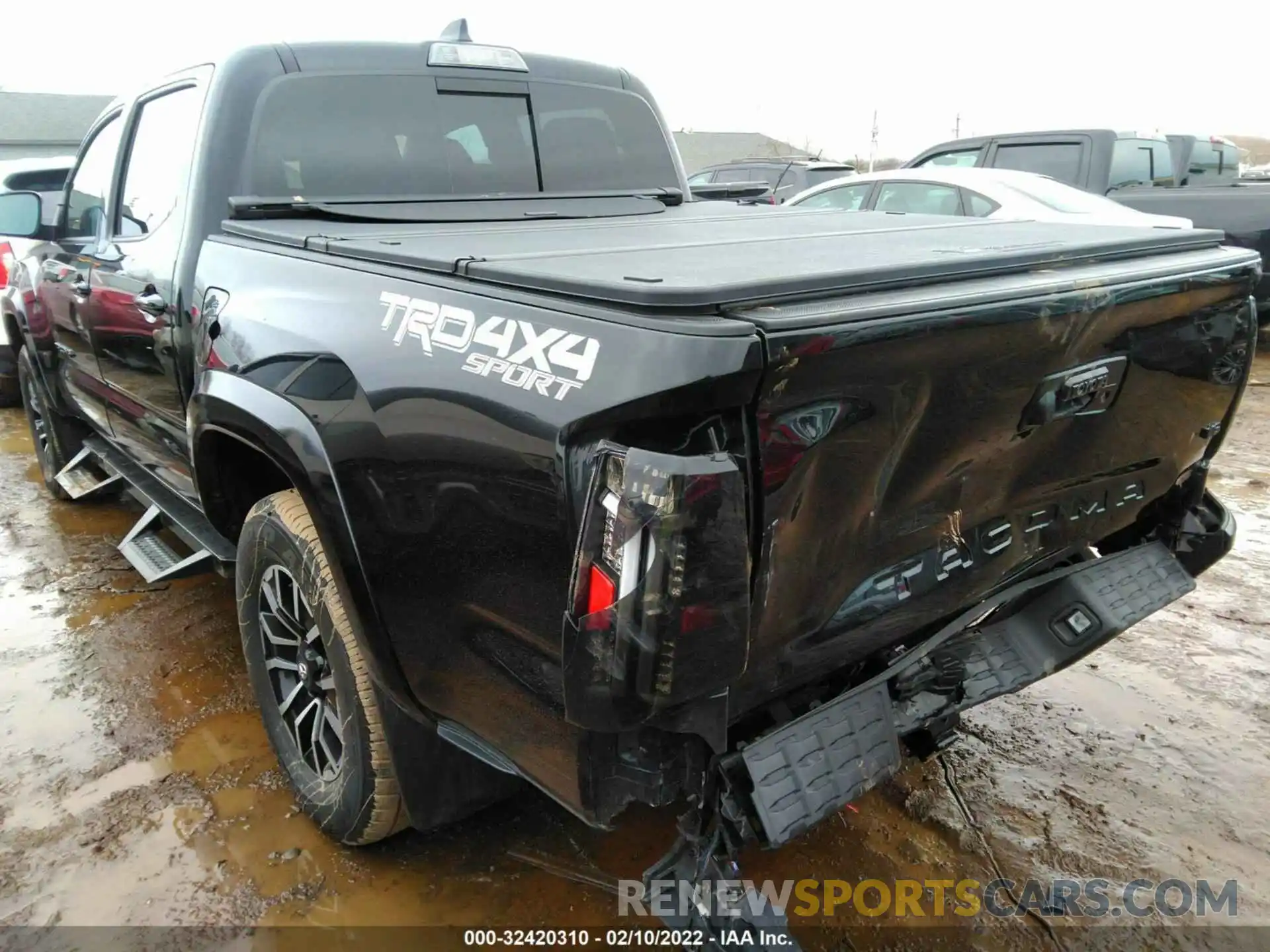 6 Photograph of a damaged car 3TMCZ5AN4MM392946 TOYOTA TACOMA 4WD 2021