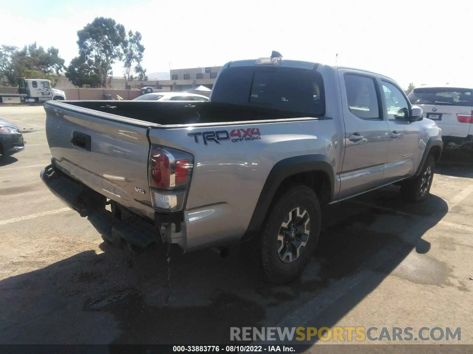 4 Photograph of a damaged car 3TMCZ5AN4MM401645 TOYOTA TACOMA 4WD 2021