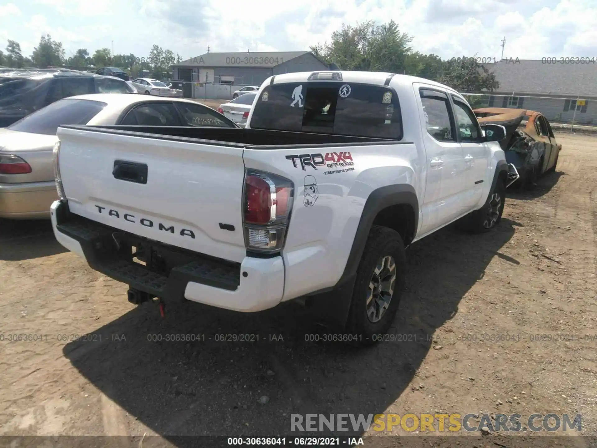 4 Photograph of a damaged car 3TMCZ5AN4MM405713 TOYOTA TACOMA 4WD 2021