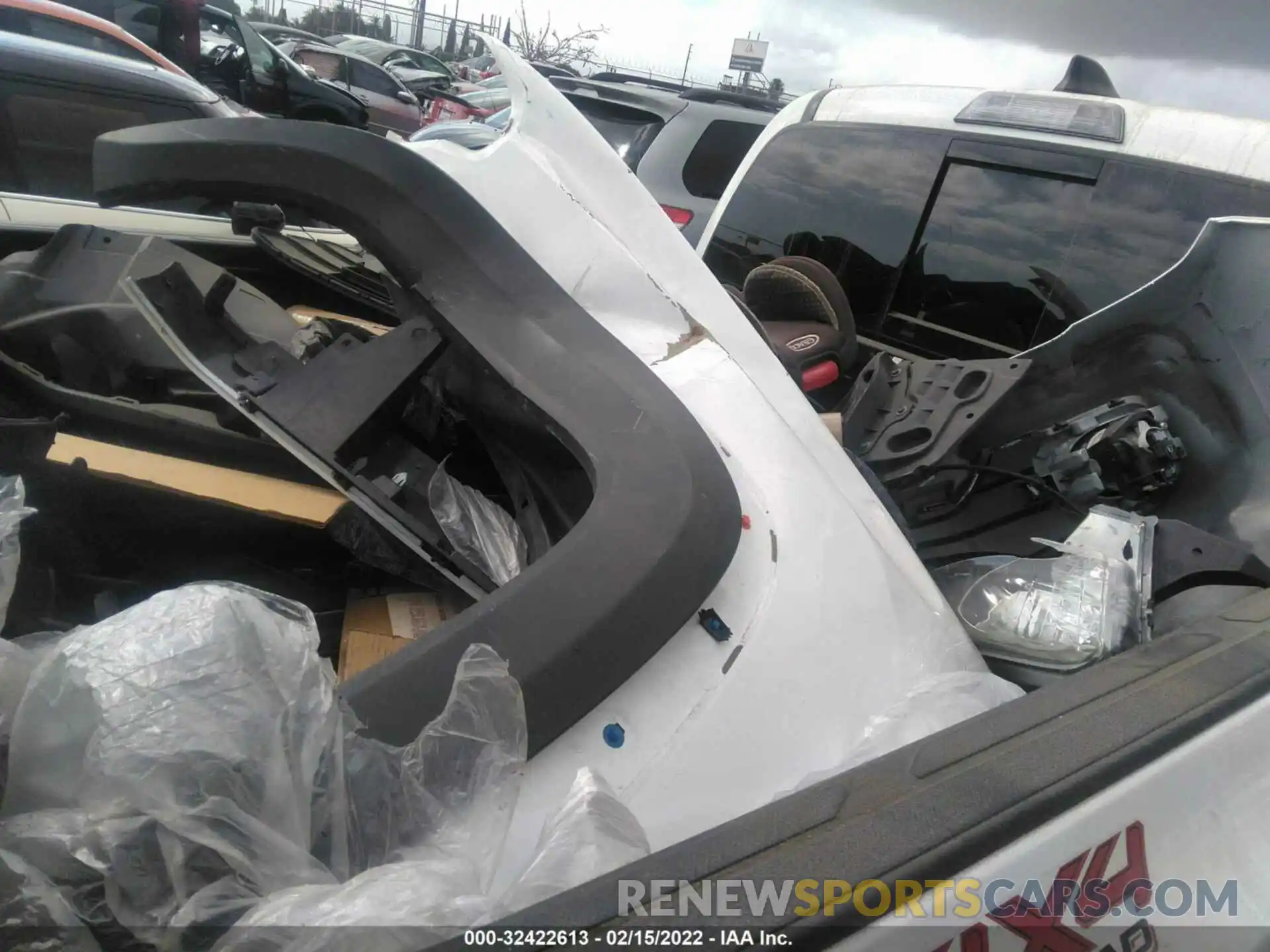 12 Photograph of a damaged car 3TMCZ5AN4MM409633 TOYOTA TACOMA 4WD 2021