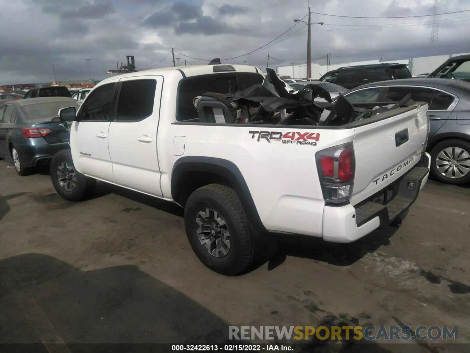 3 Фотография поврежденного автомобиля 3TMCZ5AN4MM409633 TOYOTA TACOMA 4WD 2021