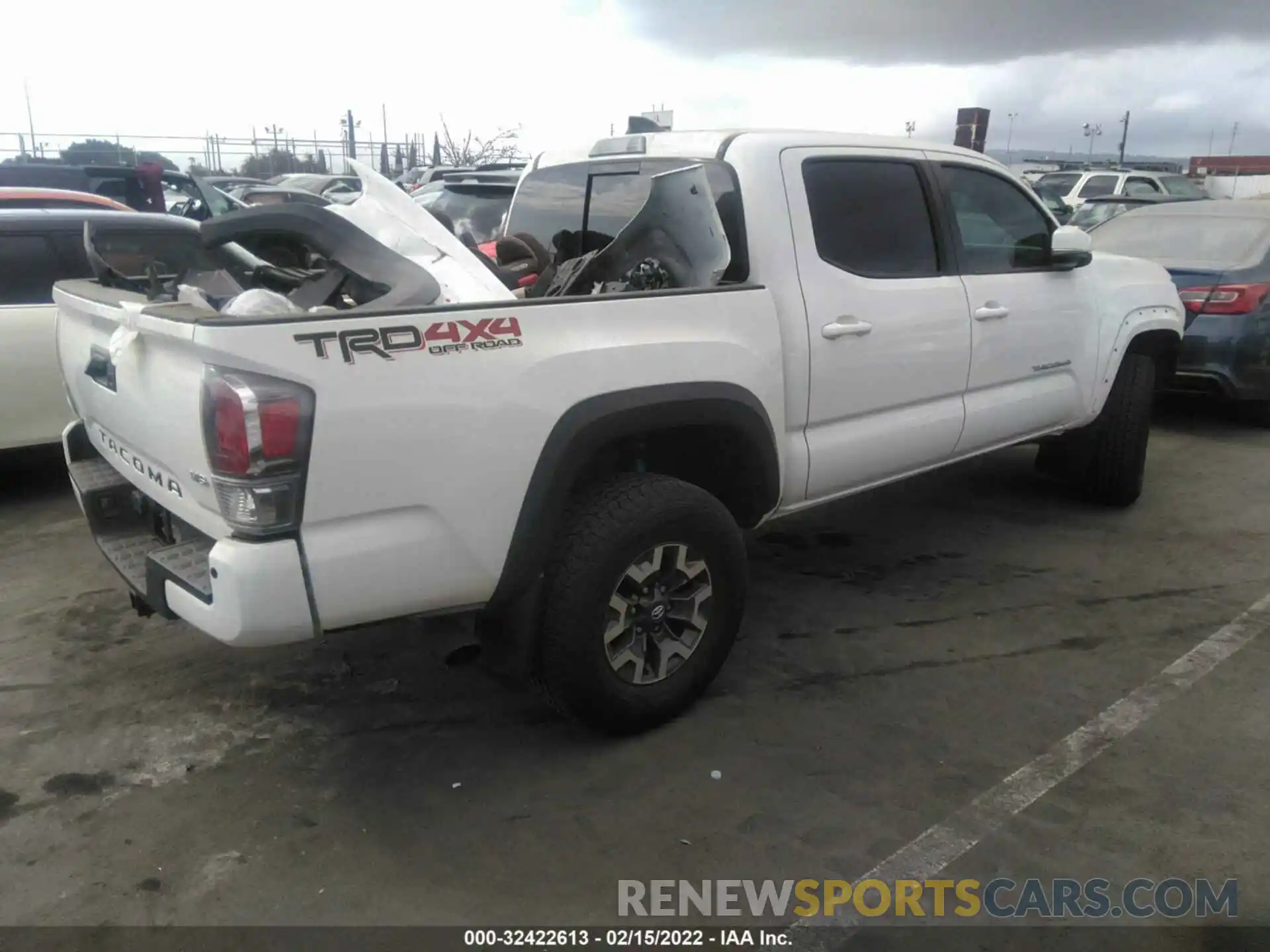 4 Фотография поврежденного автомобиля 3TMCZ5AN4MM409633 TOYOTA TACOMA 4WD 2021