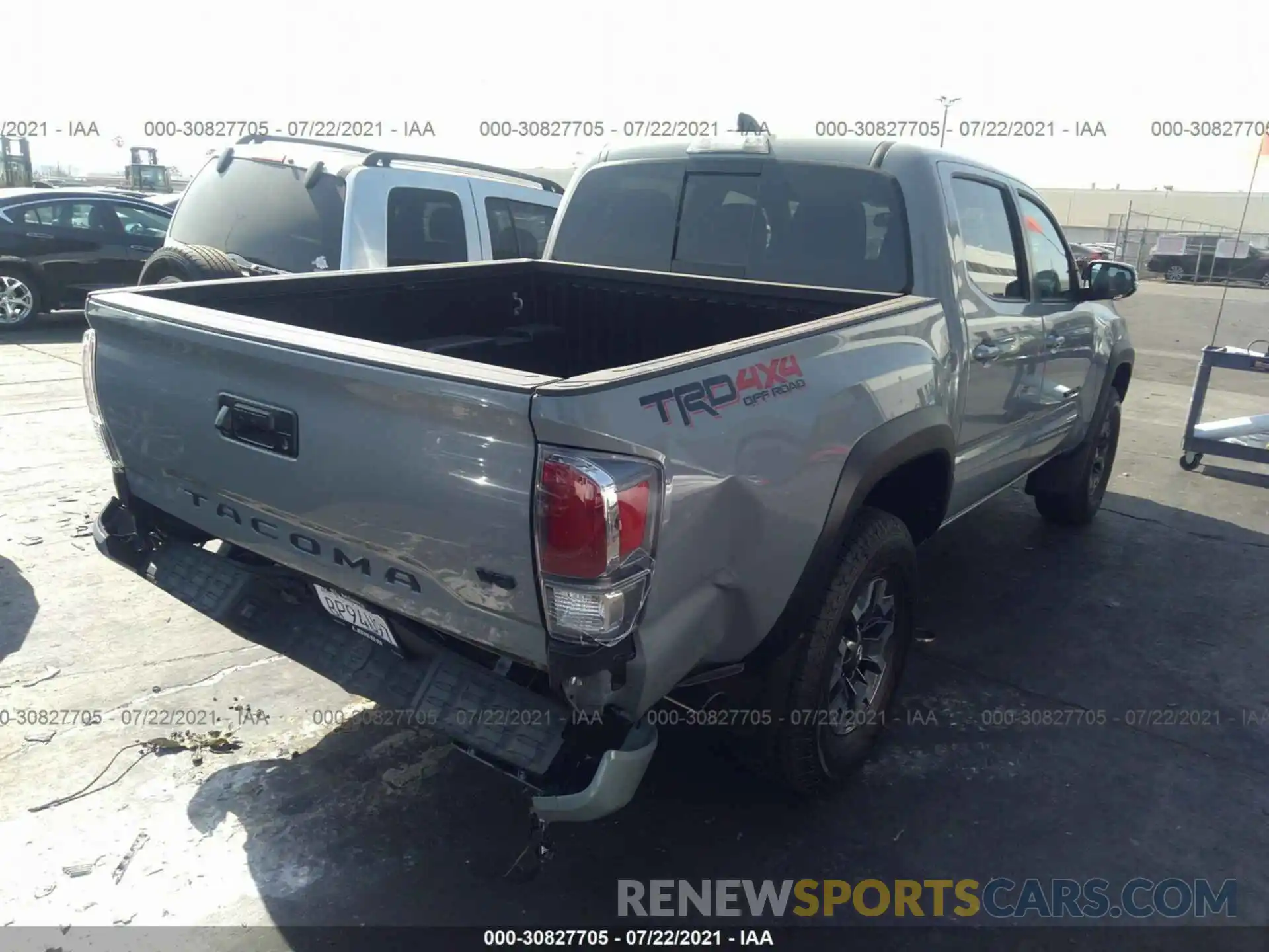 4 Photograph of a damaged car 3TMCZ5AN4MM425184 TOYOTA TACOMA 4WD 2021