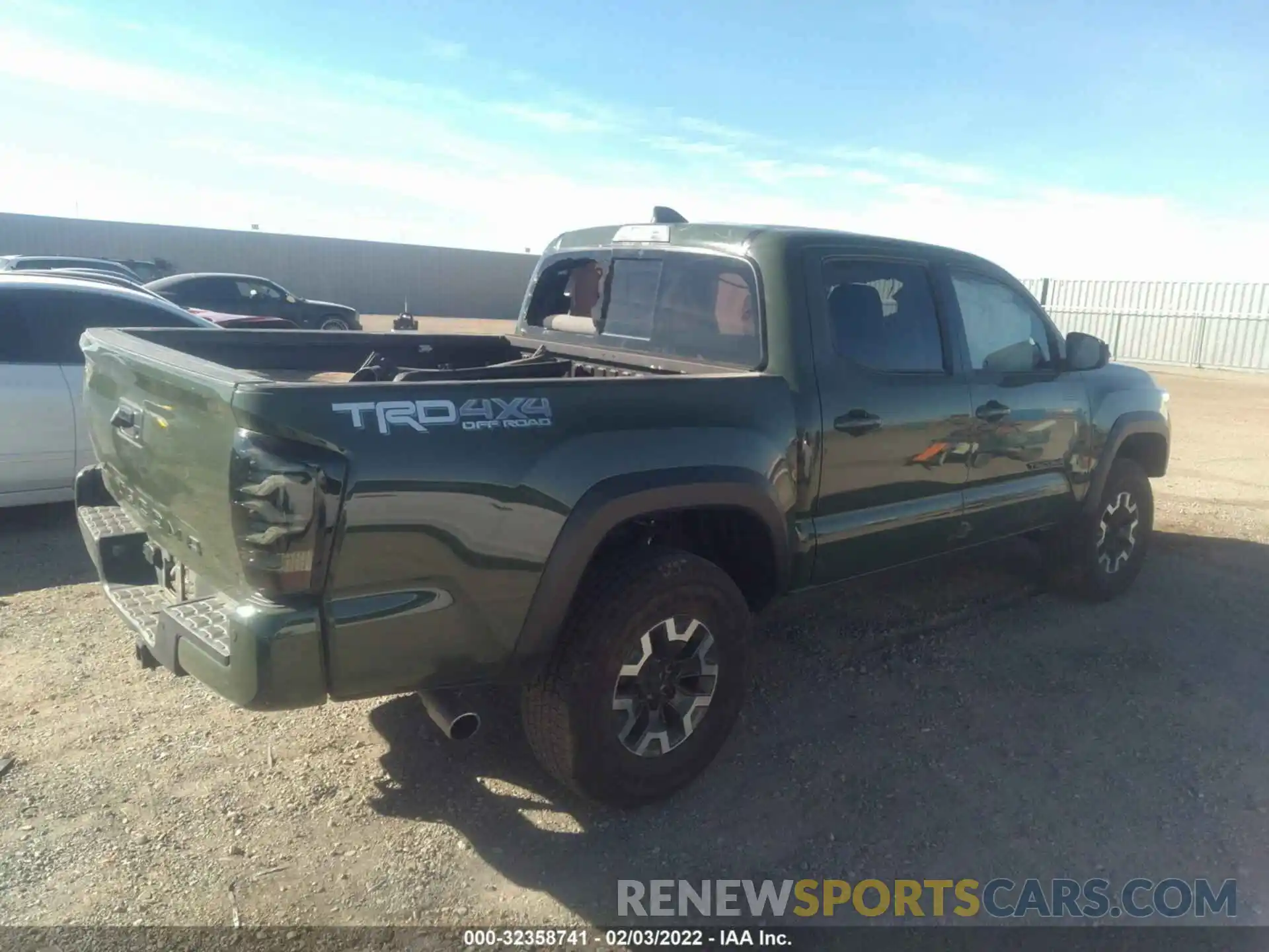 4 Photograph of a damaged car 3TMCZ5AN5MM377131 TOYOTA TACOMA 4WD 2021