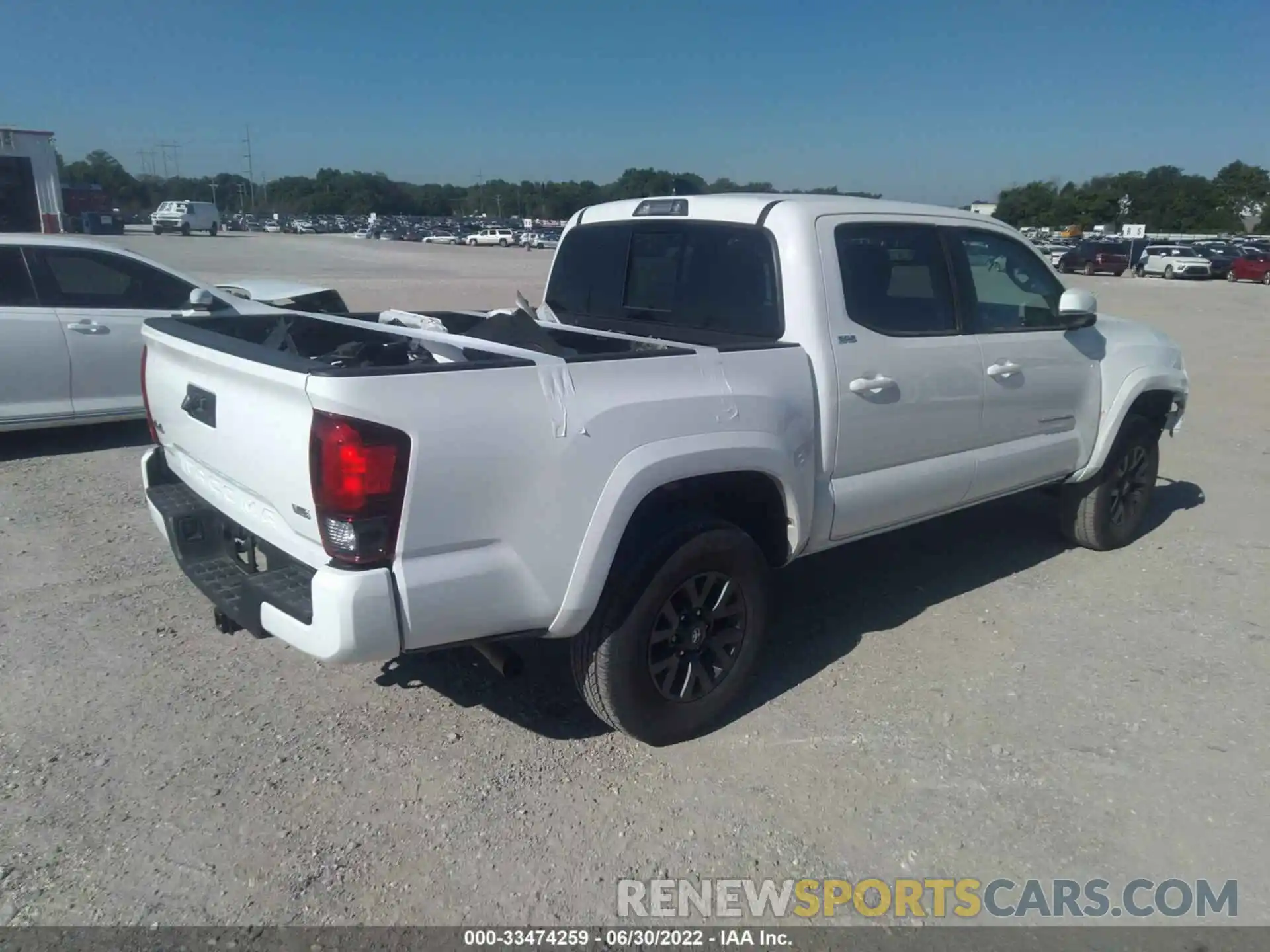 4 Photograph of a damaged car 3TMCZ5AN5MM386279 TOYOTA TACOMA 4WD 2021