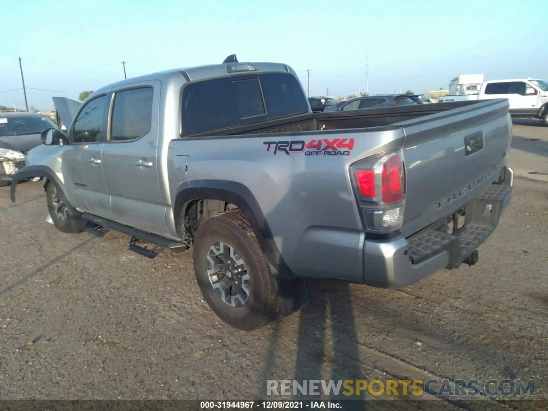 3 Фотография поврежденного автомобиля 3TMCZ5AN5MM395791 TOYOTA TACOMA 4WD 2021