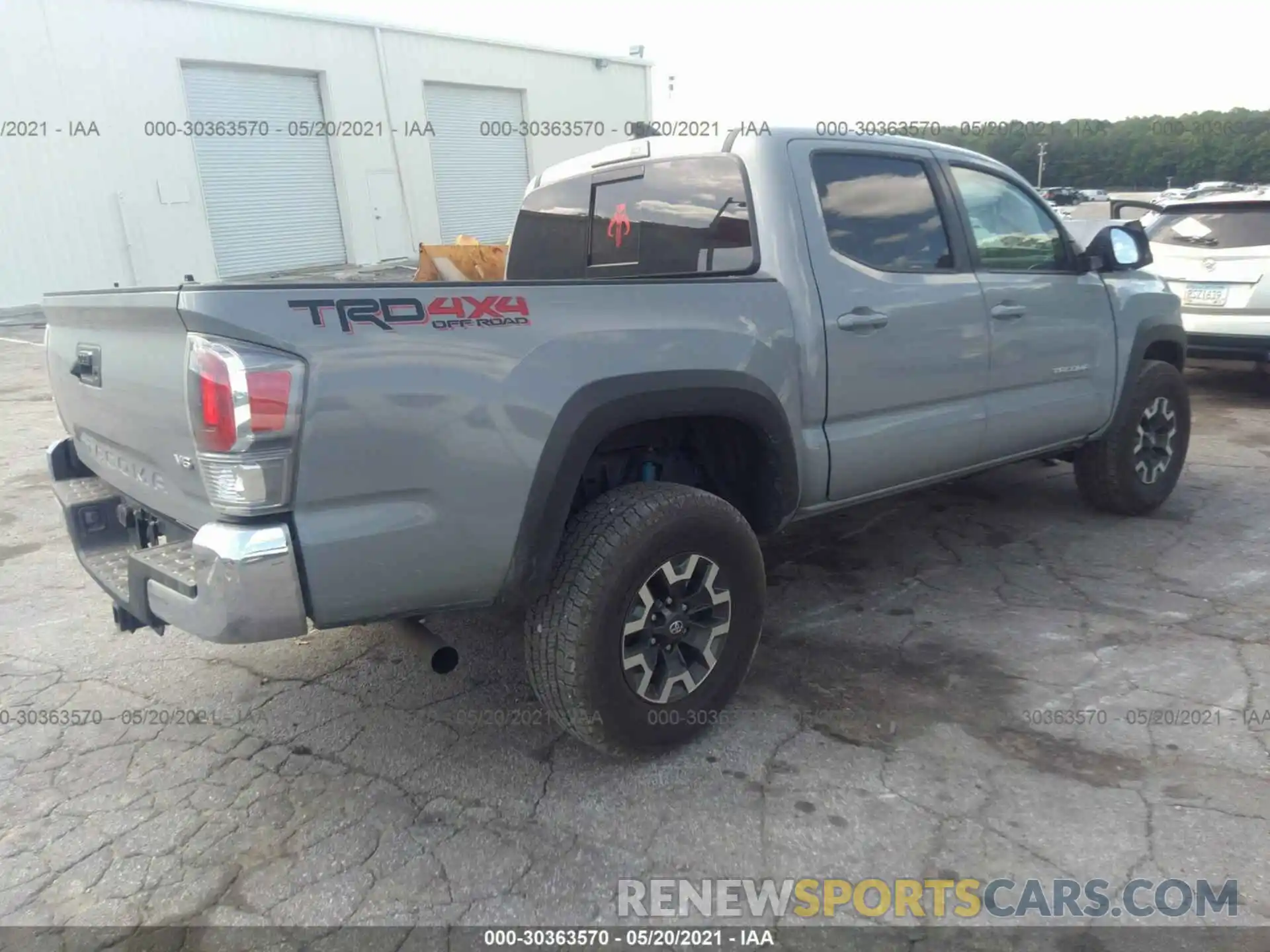 4 Photograph of a damaged car 3TMCZ5AN5MM397315 TOYOTA TACOMA 4WD 2021