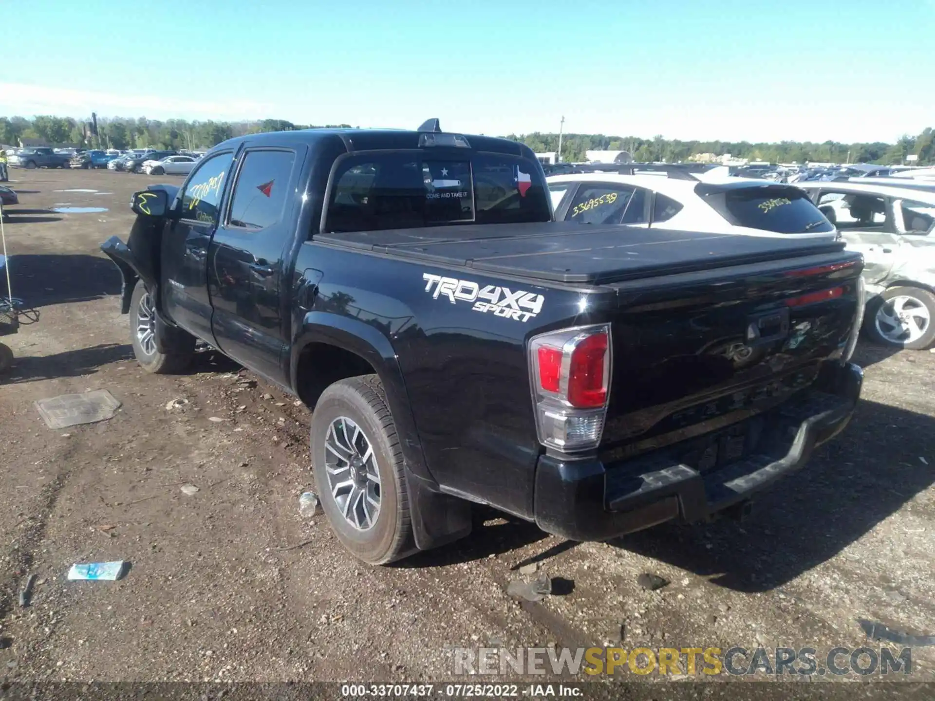 3 Фотография поврежденного автомобиля 3TMCZ5AN5MM411097 TOYOTA TACOMA 4WD 2021