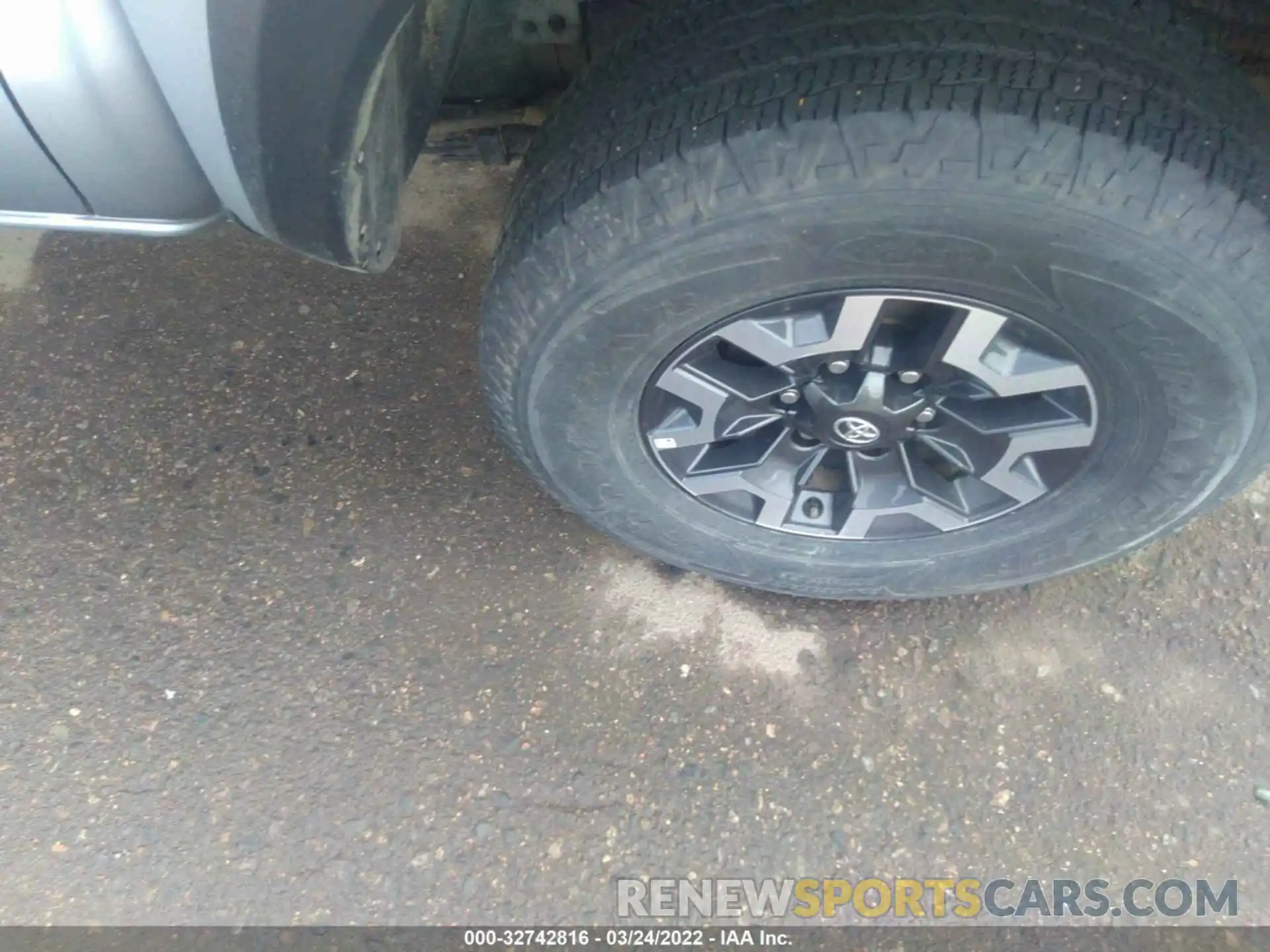 14 Photograph of a damaged car 3TMCZ5AN5MM422925 TOYOTA TACOMA 4WD 2021