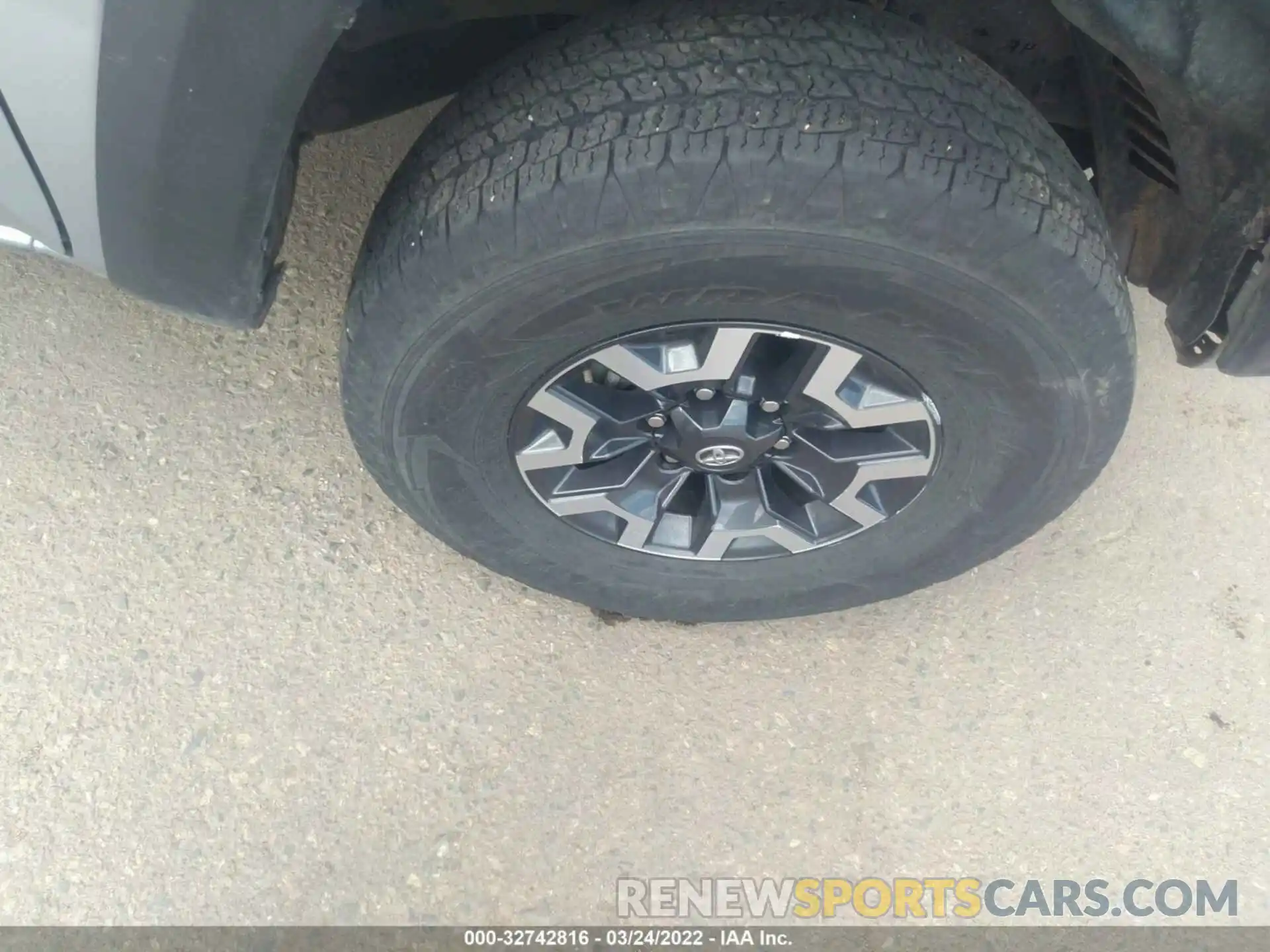 15 Photograph of a damaged car 3TMCZ5AN5MM422925 TOYOTA TACOMA 4WD 2021