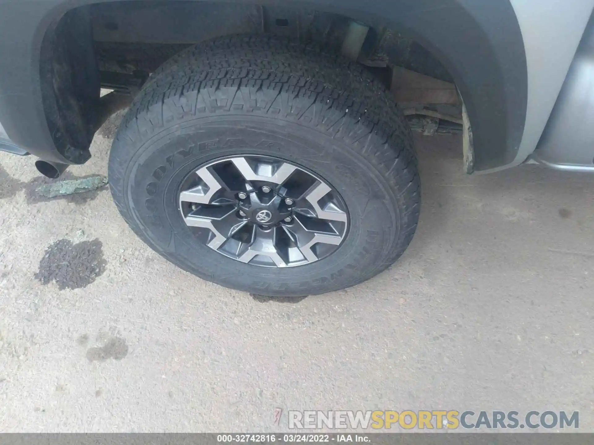 16 Photograph of a damaged car 3TMCZ5AN5MM422925 TOYOTA TACOMA 4WD 2021