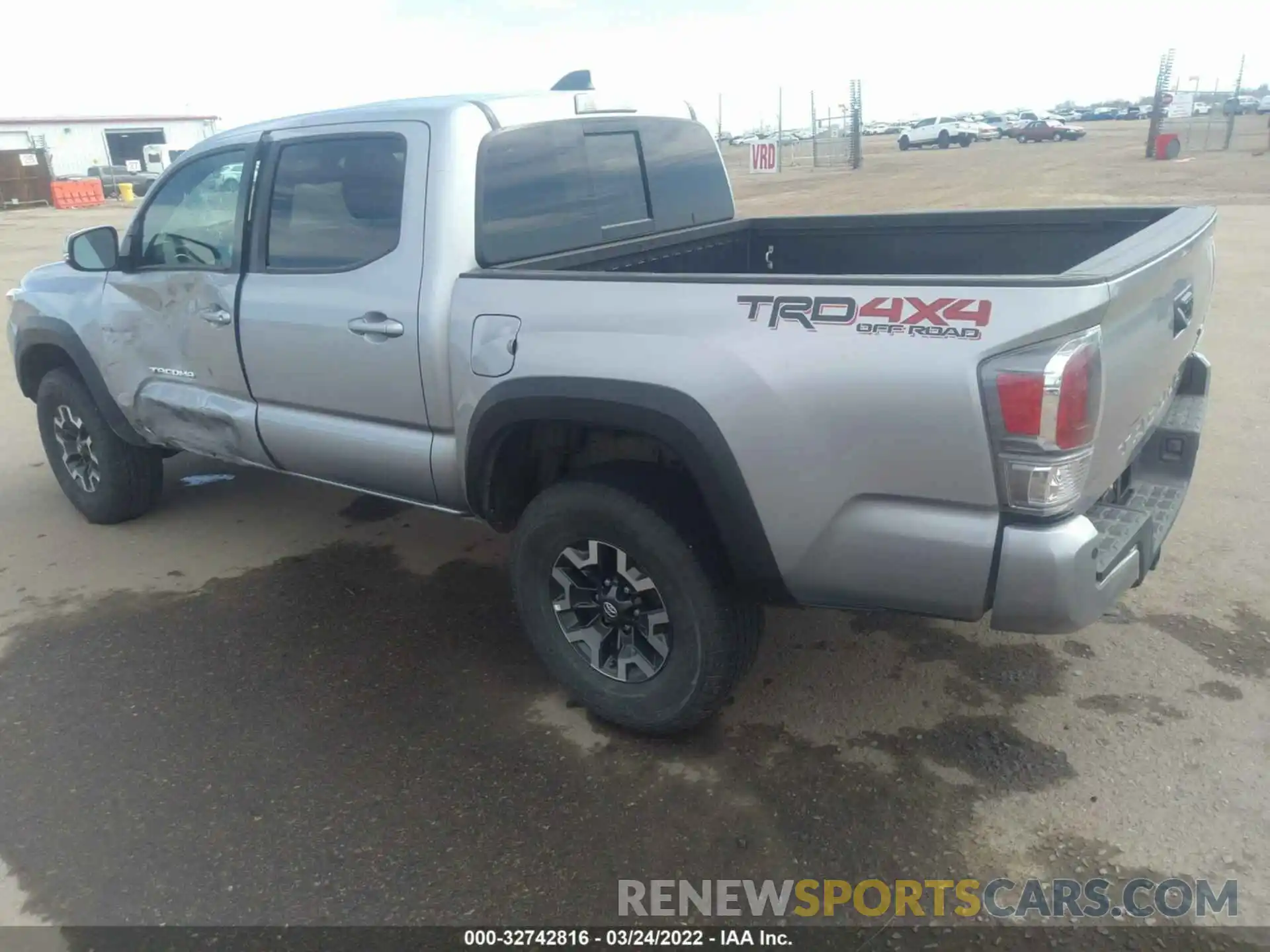 3 Фотография поврежденного автомобиля 3TMCZ5AN5MM422925 TOYOTA TACOMA 4WD 2021