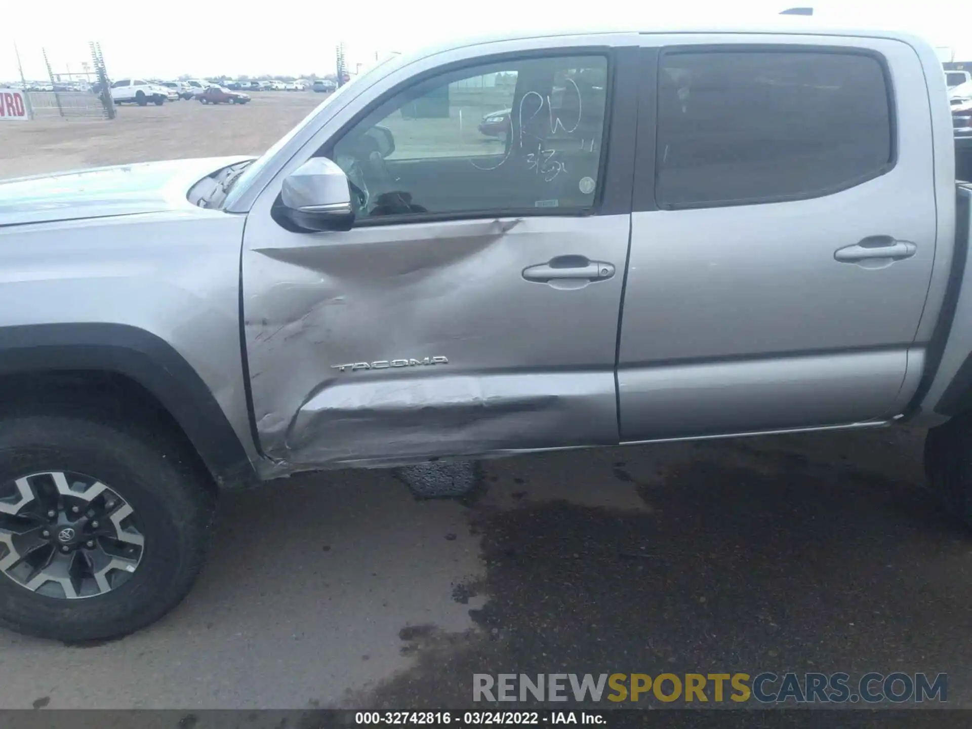 6 Photograph of a damaged car 3TMCZ5AN5MM422925 TOYOTA TACOMA 4WD 2021