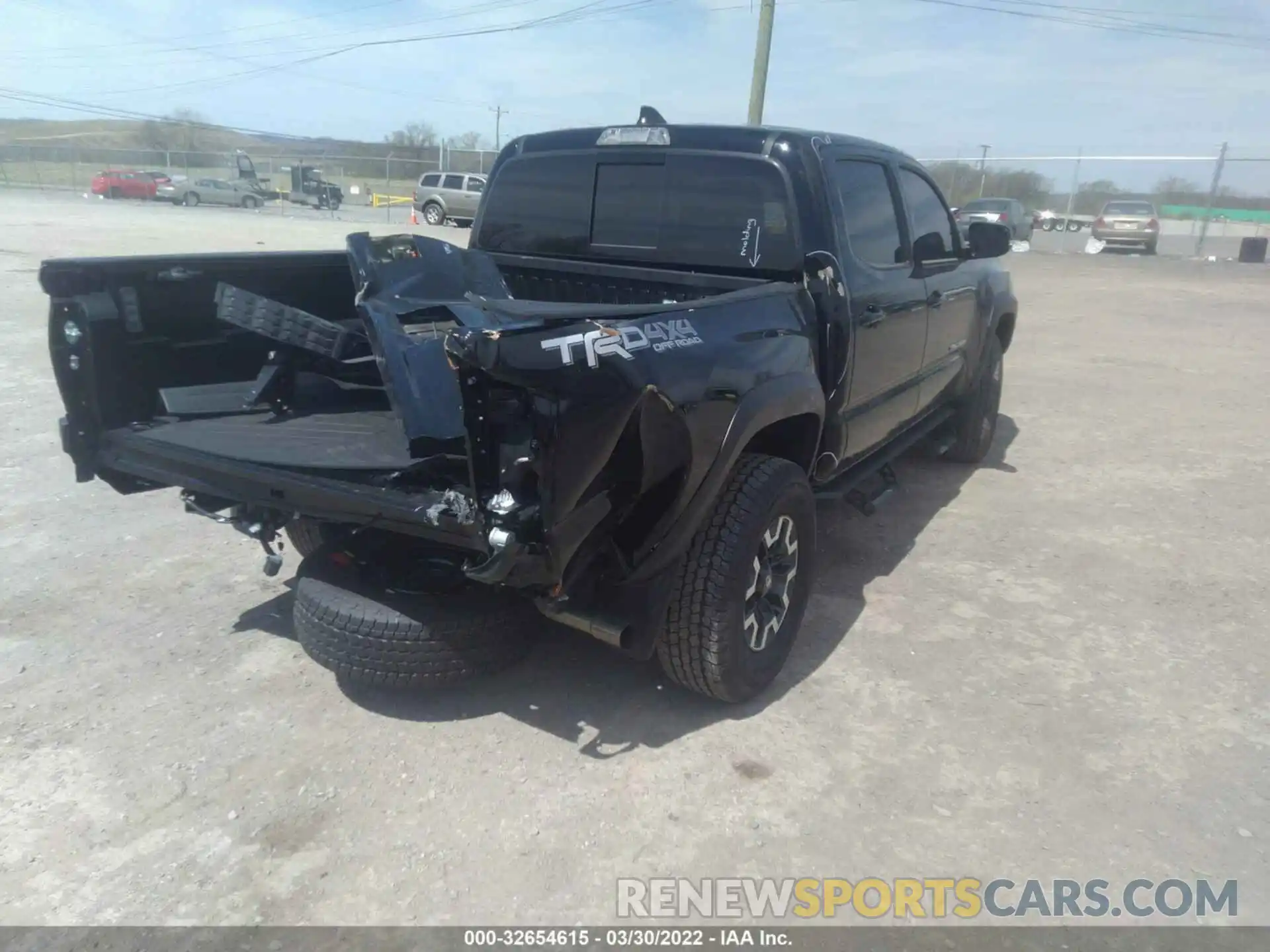 4 Photograph of a damaged car 3TMCZ5AN5MM437263 TOYOTA TACOMA 4WD 2021