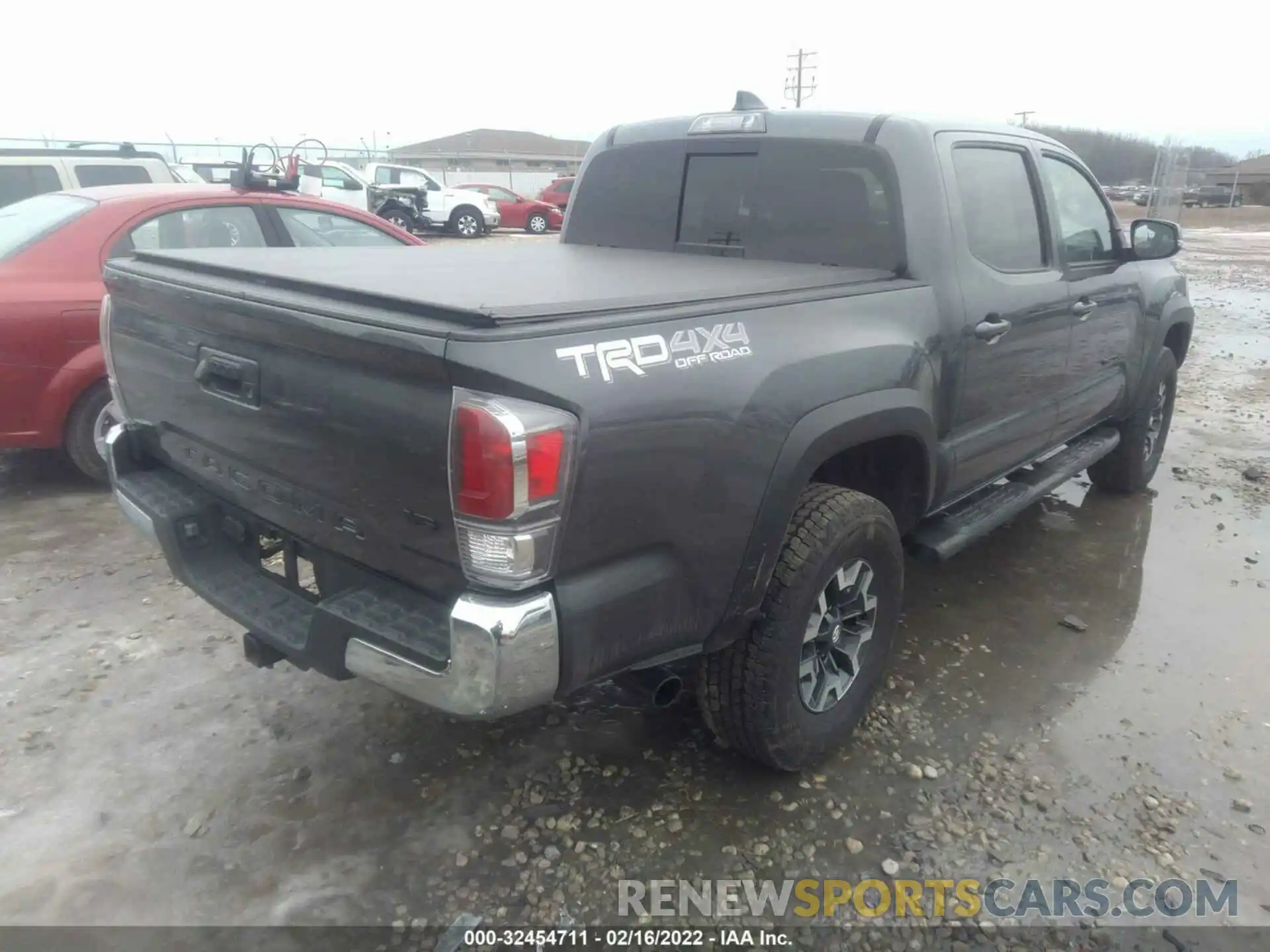 4 Photograph of a damaged car 3TMCZ5AN5MM439191 TOYOTA TACOMA 4WD 2021