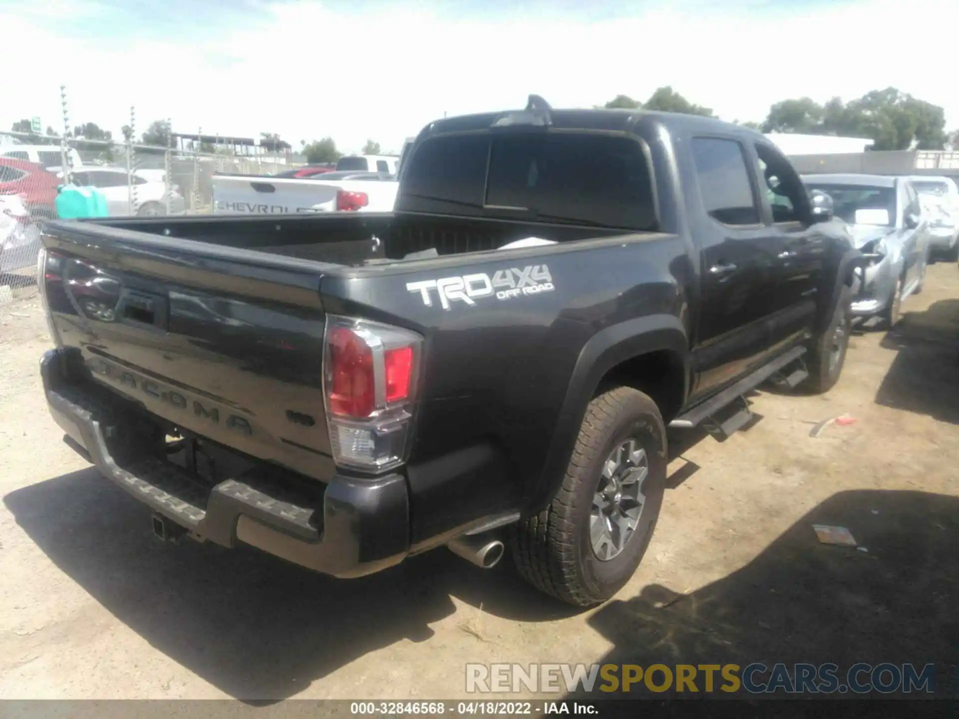 4 Photograph of a damaged car 3TMCZ5AN5MM447923 TOYOTA TACOMA 4WD 2021