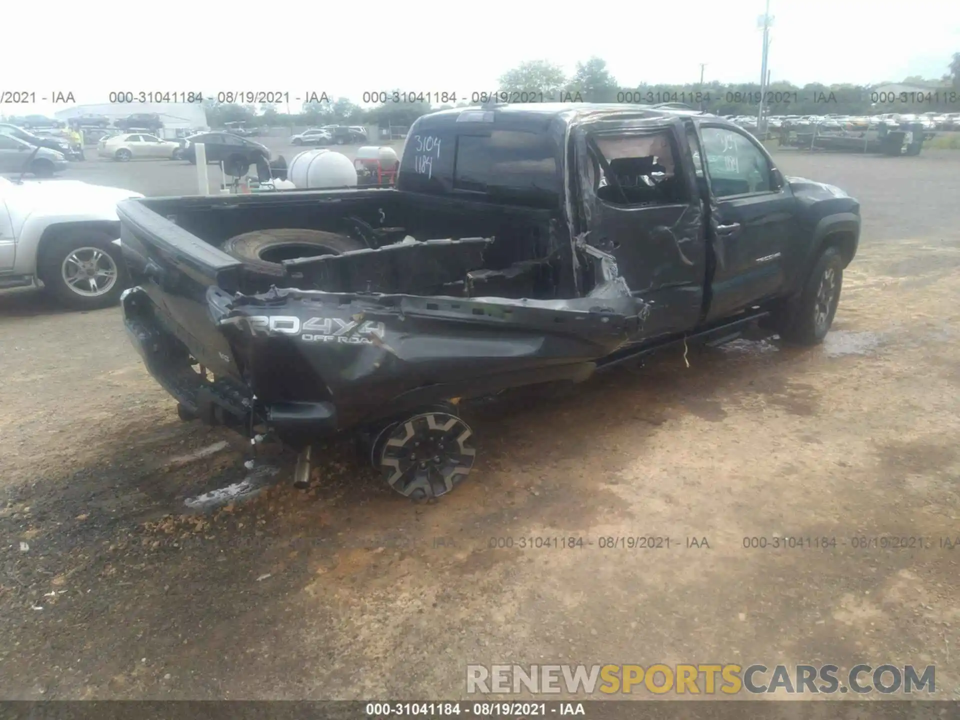 4 Photograph of a damaged car 3TMCZ5AN6MM375498 TOYOTA TACOMA 4WD 2021