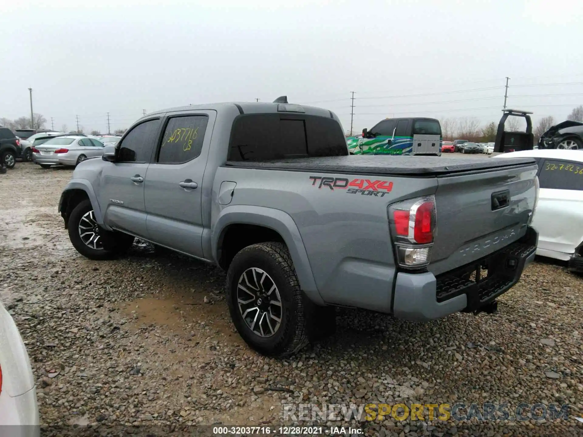 3 Фотография поврежденного автомобиля 3TMCZ5AN6MM393340 TOYOTA TACOMA 4WD 2021