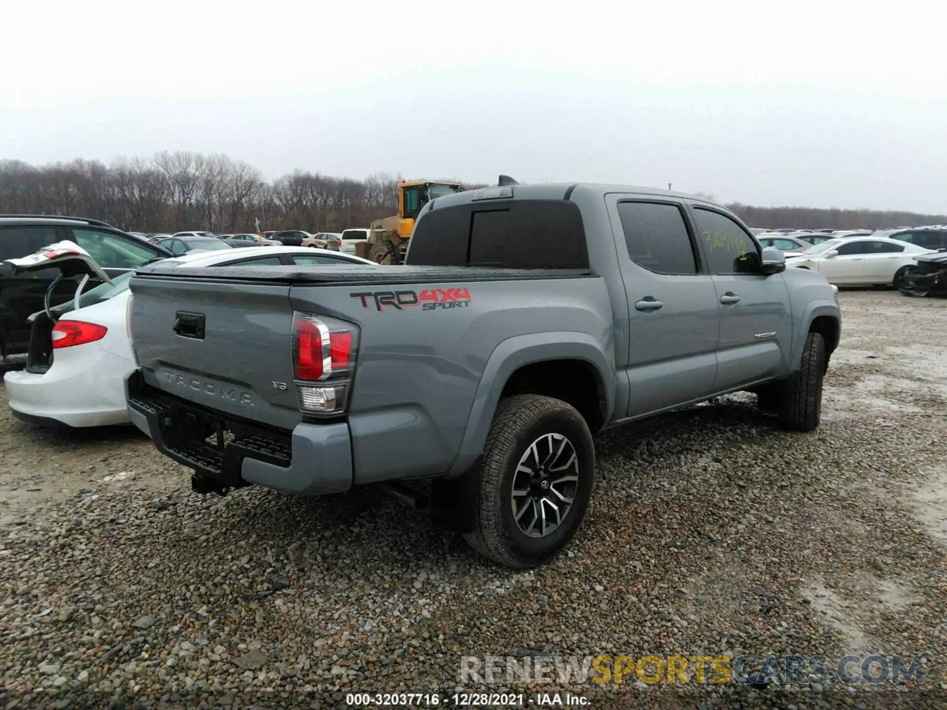 4 Фотография поврежденного автомобиля 3TMCZ5AN6MM393340 TOYOTA TACOMA 4WD 2021