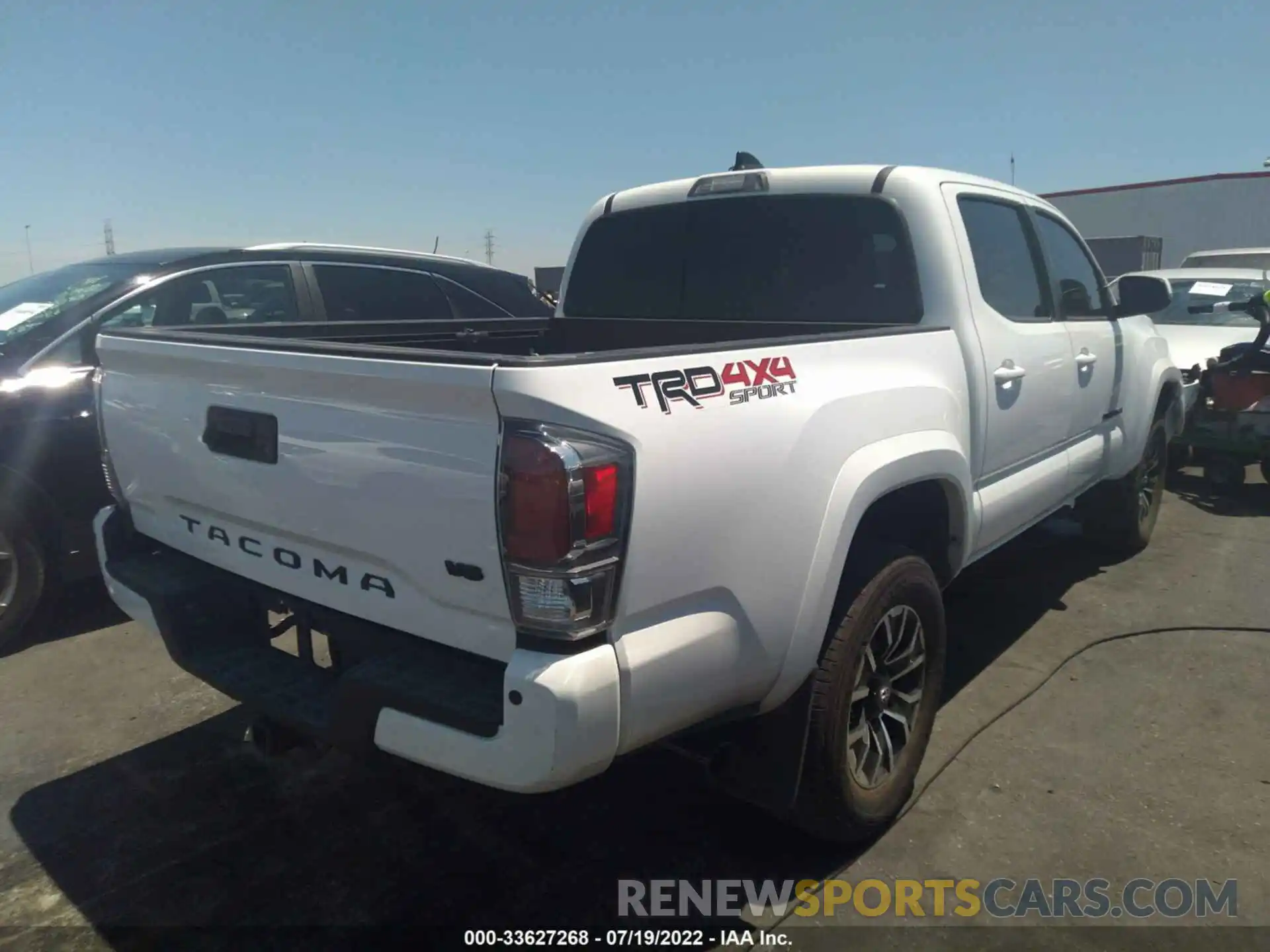 4 Photograph of a damaged car 3TMCZ5AN6MM399641 TOYOTA TACOMA 4WD 2021