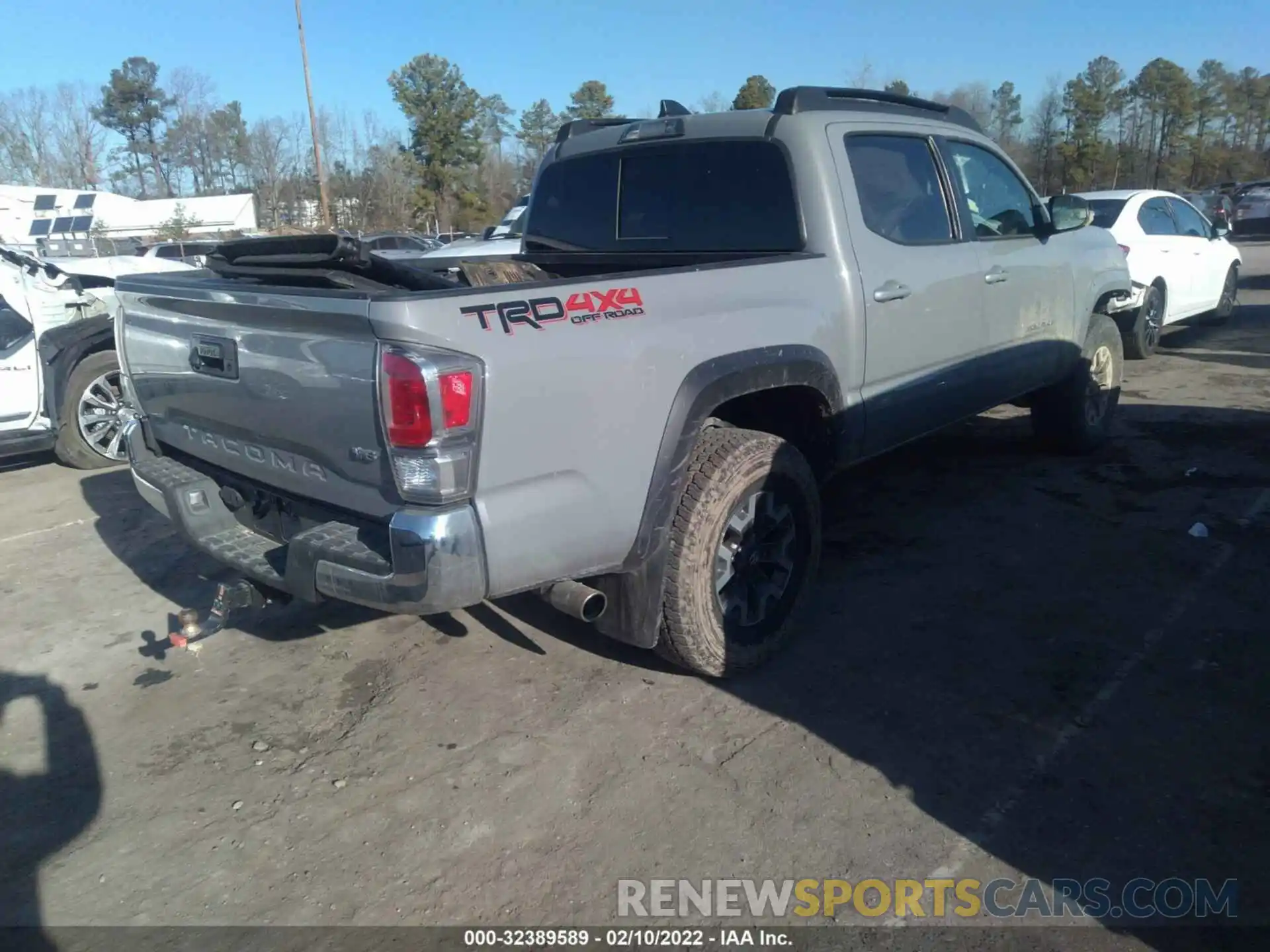 4 Photograph of a damaged car 3TMCZ5AN6MM402778 TOYOTA TACOMA 4WD 2021