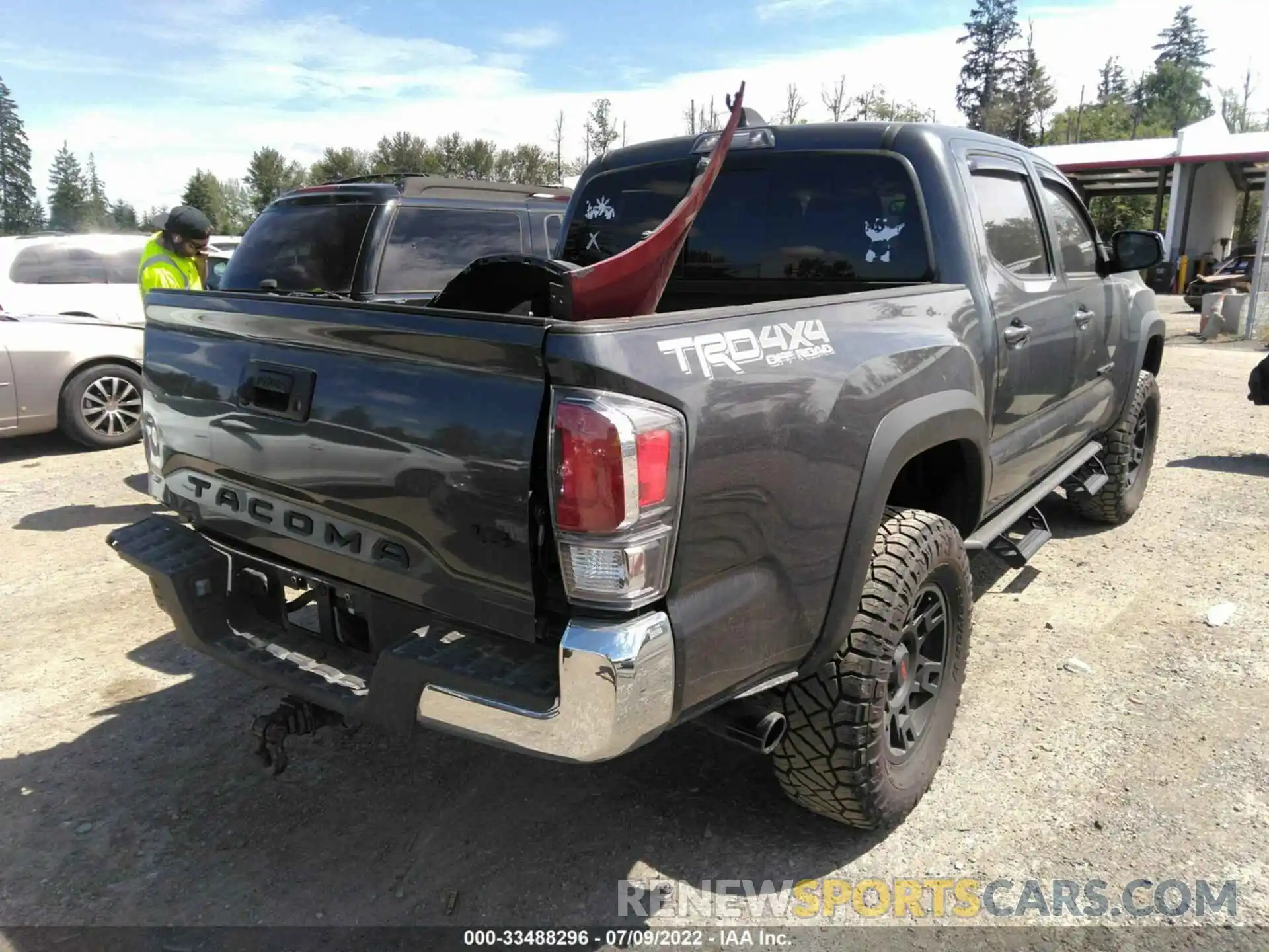 4 Фотография поврежденного автомобиля 3TMCZ5AN6MM402800 TOYOTA TACOMA 4WD 2021